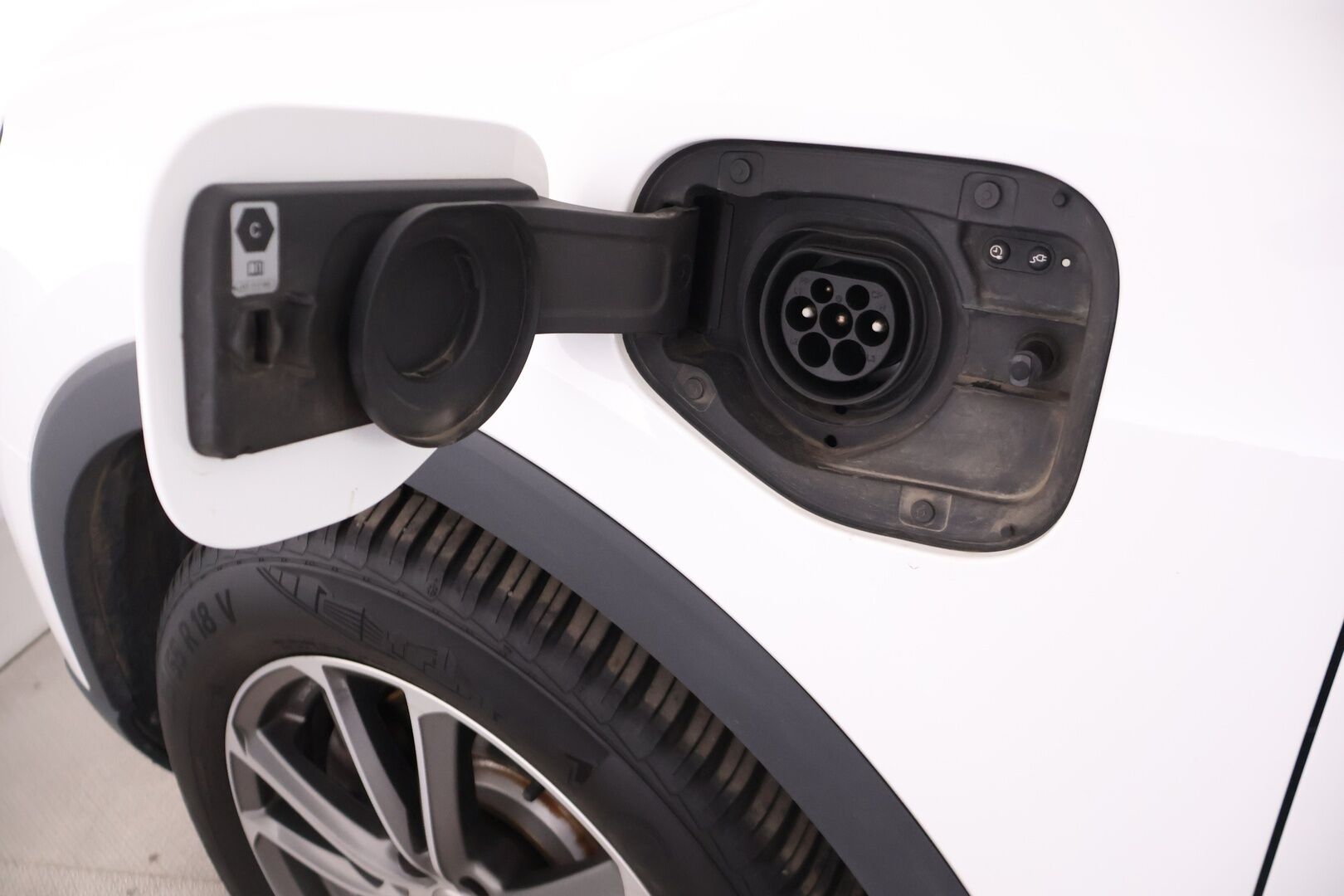 Audi Q3 2021 45 TFSI e 180 kW S tronic Business *Vakkari / Bang & Olufsen-äänentoisto / Digimittaristo / Koukku* - *2x Renkaat & Vanteet / Kattavasti huollettu* - HULLUT AVAJAISHULINAT KORKOTARJOUS 3,29 %