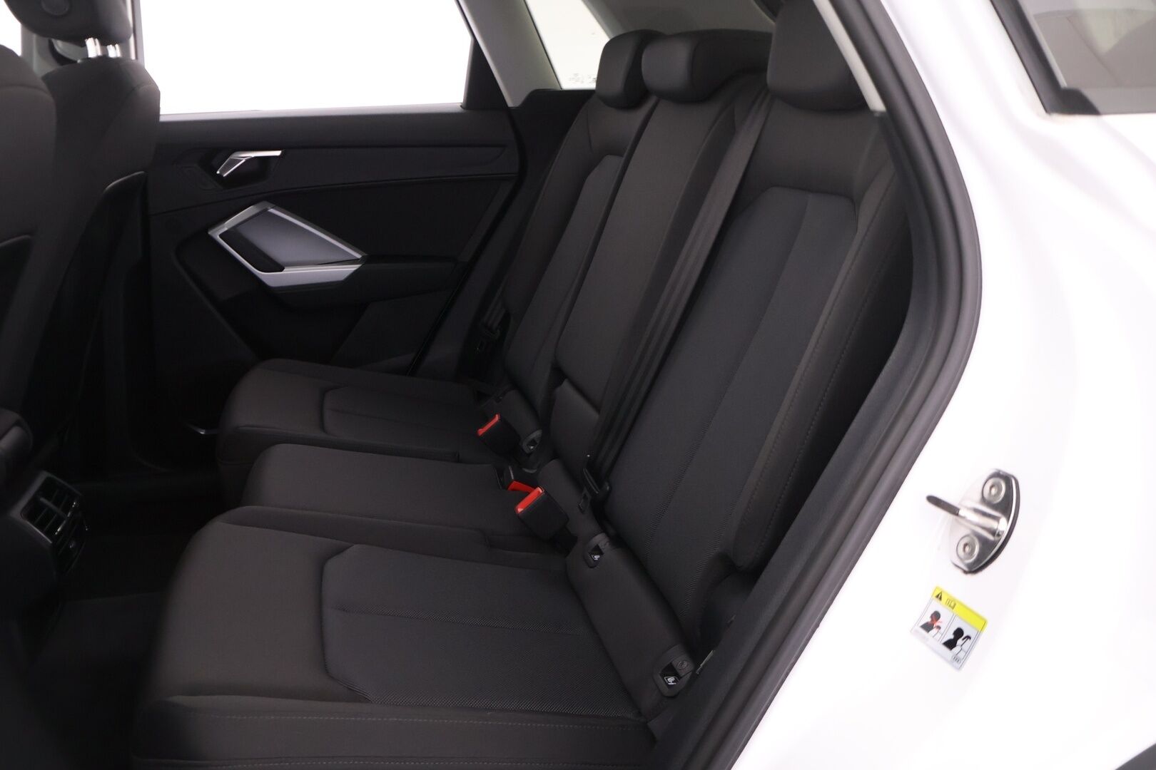 Audi Q3 2021 45 TFSI e 180 kW S tronic Business *Vakkari / Bang & Olufsen-äänentoisto / Digimittaristo / Koukku* - *2x Renkaat & Vanteet / Kattavasti huollettu* - HULLUT AVAJAISHULINAT KORKOTARJOUS 3,29 %