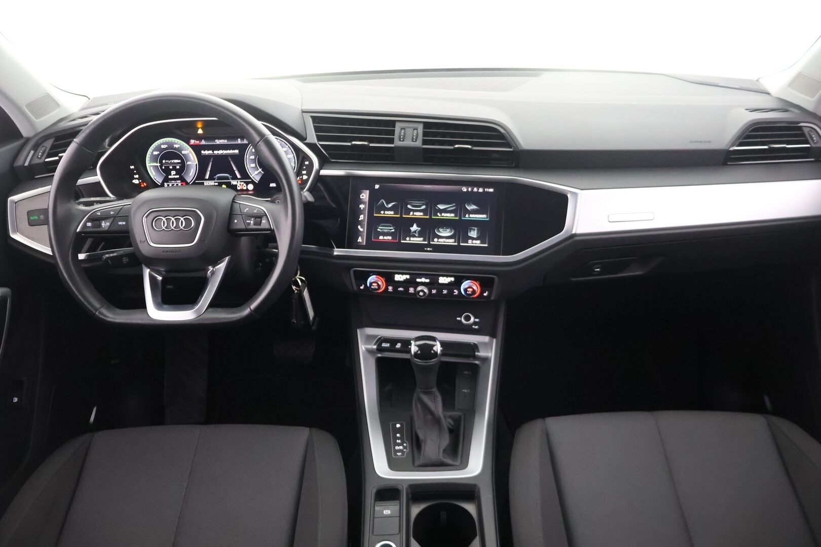 Audi Q3 2021 45 TFSI e 180 kW S tronic Business *Vakkari / Bang & Olufsen-äänentoisto / Digimittaristo / Koukku* - *2x Renkaat & Vanteet / Kattavasti huollettu* - HULLUT AVAJAISHULINAT KORKOTARJOUS 3,29 %