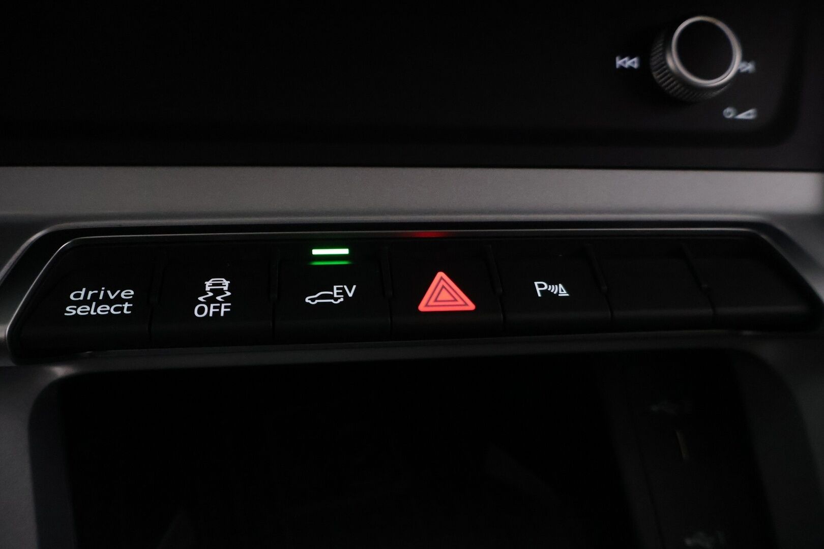 Audi Q3 2021 45 TFSI e 180 kW S tronic Business *Vakkari / Bang & Olufsen-äänentoisto / Digimittaristo / Koukku* - *2x Renkaat & Vanteet / Kattavasti huollettu* - HULLUT AVAJAISHULINAT KORKOTARJOUS 3,29 %