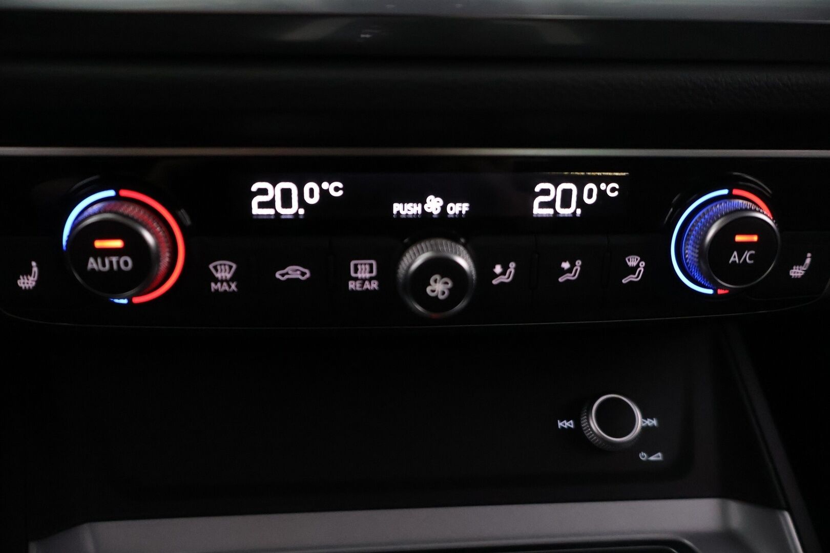 Audi Q3 2021 45 TFSI e 180 kW S tronic Business *Vakkari / Bang & Olufsen-äänentoisto / Digimittaristo / Koukku* - *2x Renkaat & Vanteet / Kattavasti huollettu* - HULLUT AVAJAISHULINAT KORKOTARJOUS 3,29 %