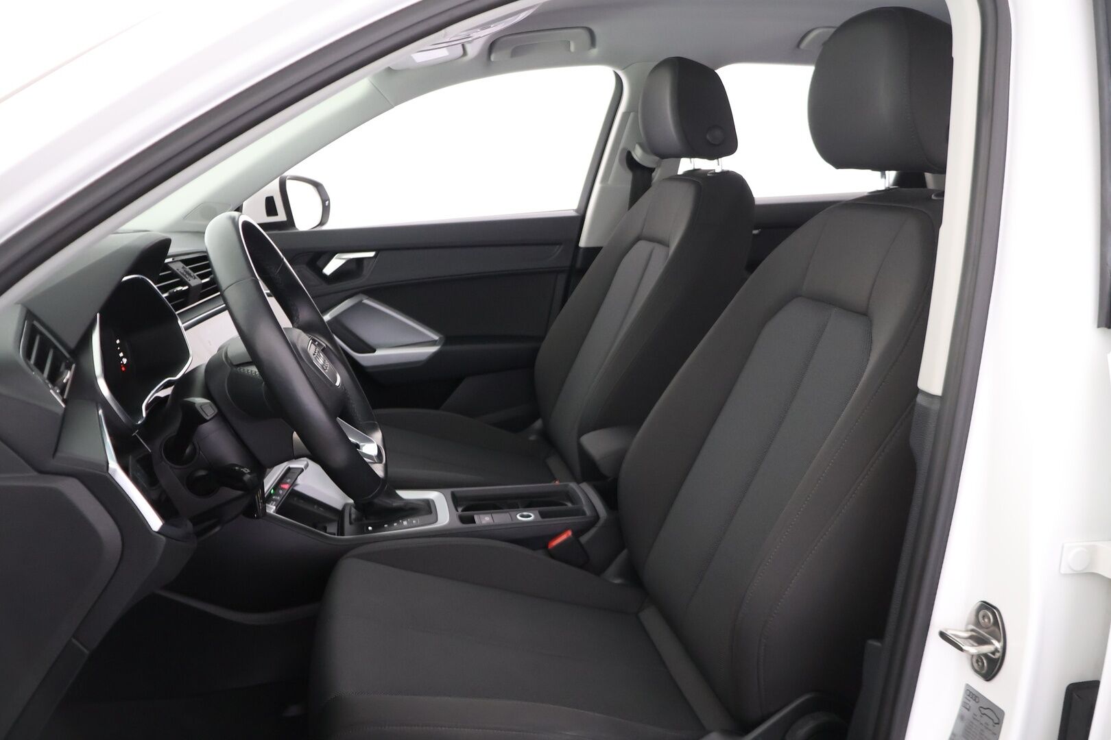 Audi Q3 2021 45 TFSI e 180 kW S tronic Business *Vakkari / Bang & Olufsen-äänentoisto / Digimittaristo / Koukku* - *2x Renkaat & Vanteet / Kattavasti huollettu* - HULLUT AVAJAISHULINAT KORKOTARJOUS 3,29 %