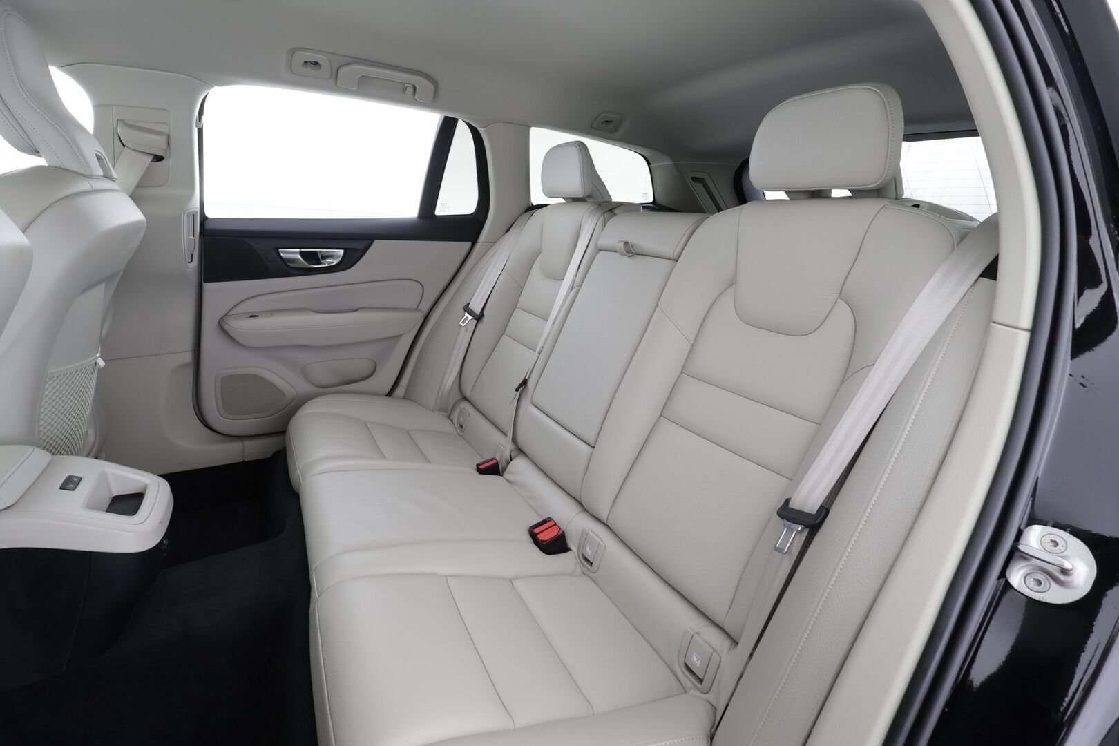 Volvo V60 2023 B3 MHEV Business Core DCT aut * ACC / P.kamera / Full LED / Koukku / Webasto / Vaaleat nahat / BLIS / KeylessGo / Facelift * - 1.Om Suomi-auto / Kahdet renkaat aluvanteilla / Merkkihuollettu