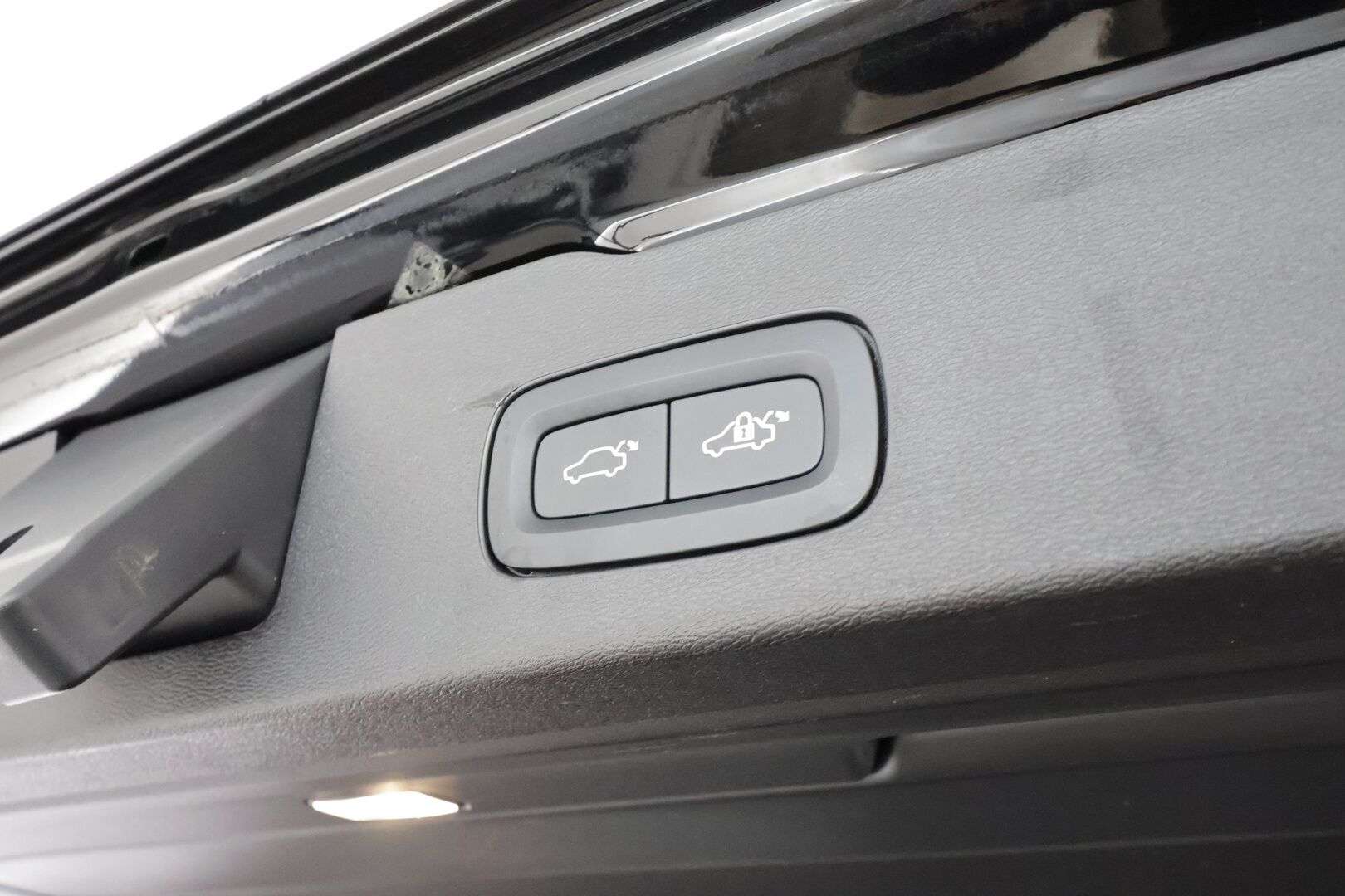 Volvo V60 2023 B3 MHEV Business Core DCT aut * ACC / P.kamera / Full LED / Koukku / Webasto / Vaaleat nahat / BLIS / KeylessGo / Facelift * - 1.Om Suomi-auto / Kahdet renkaat aluvanteilla / Merkkihuollettu