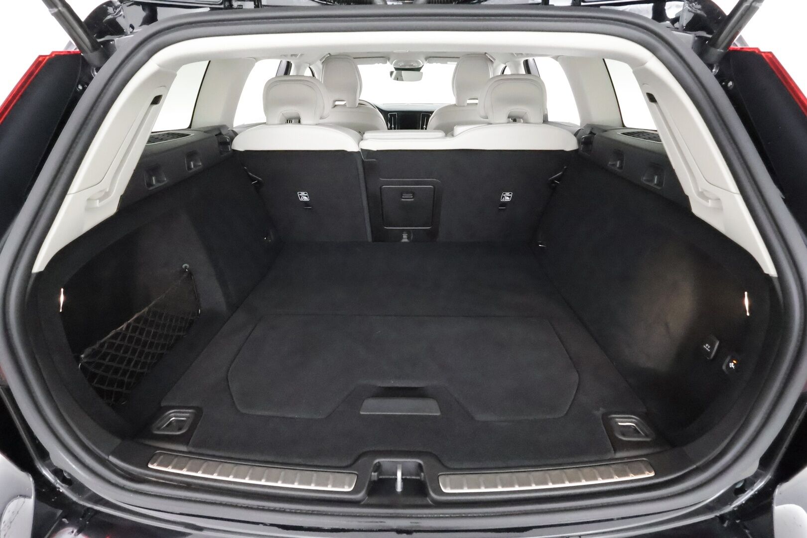 Volvo V60 2023 B3 MHEV Business Core DCT aut * ACC / P.kamera / Full LED / Koukku / Webasto / Vaaleat nahat / BLIS / KeylessGo / Facelift * - 1.Om Suomi-auto / Kahdet renkaat aluvanteilla / Merkkihuollettu