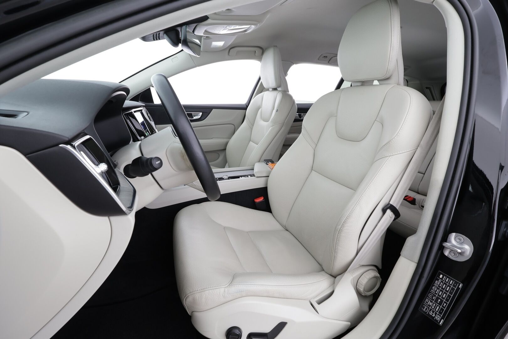 Volvo V60 2023 B3 MHEV Business Core DCT aut * ACC / P.kamera / Full LED / Koukku / Webasto / Vaaleat nahat / BLIS / KeylessGo / Facelift * - 1.Om Suomi-auto / Kahdet renkaat aluvanteilla / Merkkihuollettu - HULLU BLACKWEEK KORKOTARJOUS 2,49%