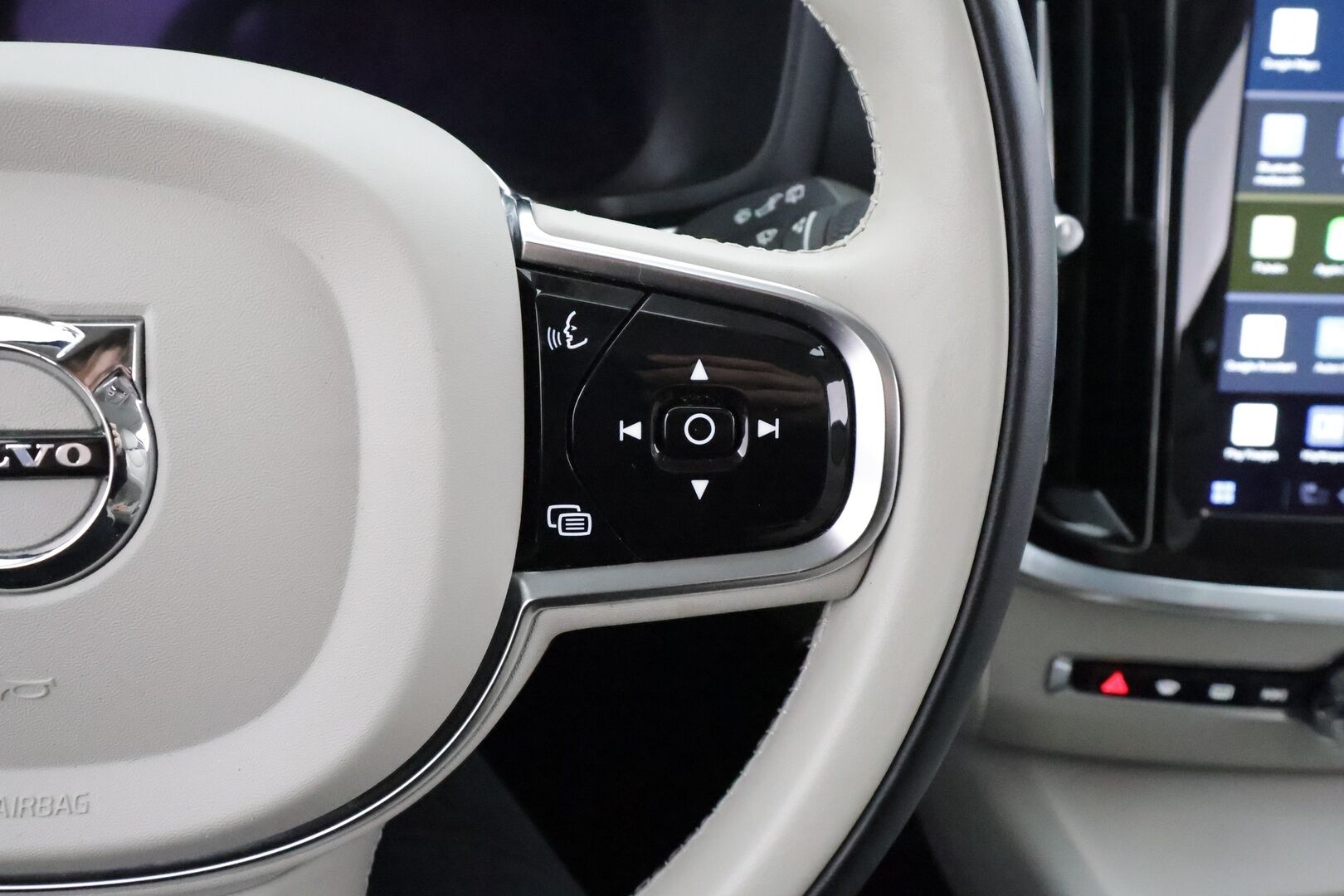 Volvo V60 2023 B3 MHEV Business Core DCT aut * ACC / P.kamera / Full LED / Koukku / Webasto / Vaaleat nahat / BLIS / KeylessGo / Facelift * - 1.Om Suomi-auto / Kahdet renkaat aluvanteilla / Merkkihuollettu - HULLU BLACKWEEK KORKOTARJOUS 2,49%