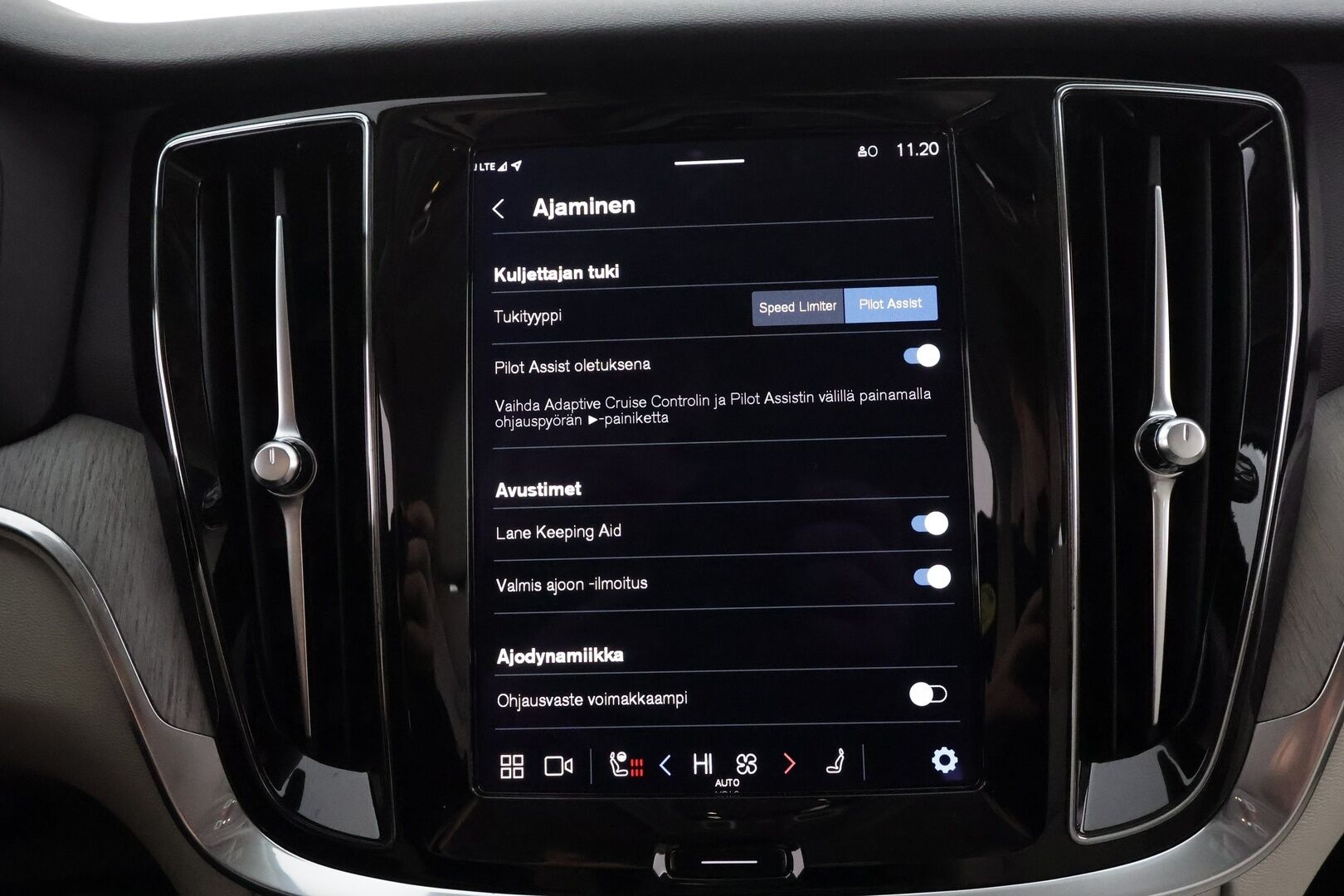 Volvo V60 2023 B3 MHEV Business Core DCT aut * ACC / P.kamera / Full LED / Koukku / Webasto / Vaaleat nahat / BLIS / KeylessGo / Facelift * - 1.Om Suomi-auto / Kahdet renkaat aluvanteilla / Merkkihuollettu - HULLU BLACKWEEK KORKOTARJOUS 2,49%