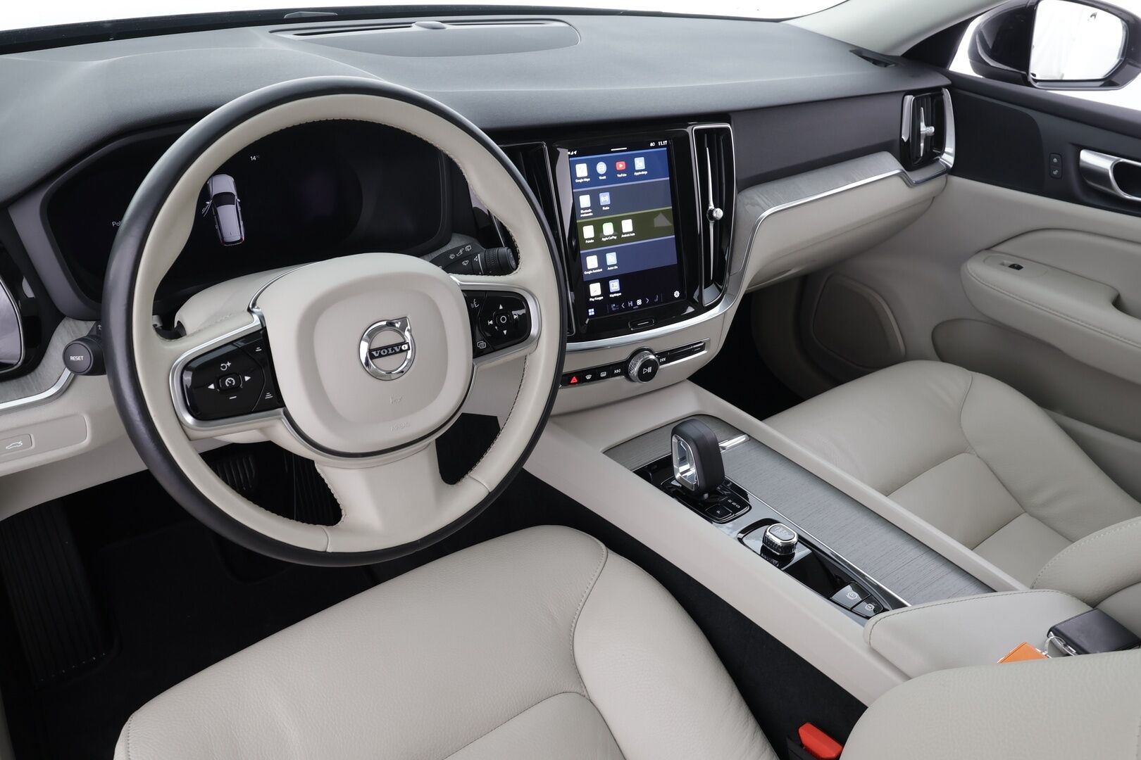 Volvo V60 2023 B3 MHEV Business Core DCT aut * ACC / P.kamera / Full LED / Koukku / Webasto / Vaaleat nahat / BLIS / KeylessGo / Facelift * - 1.Om Suomi-auto / Kahdet renkaat aluvanteilla / Merkkihuollettu