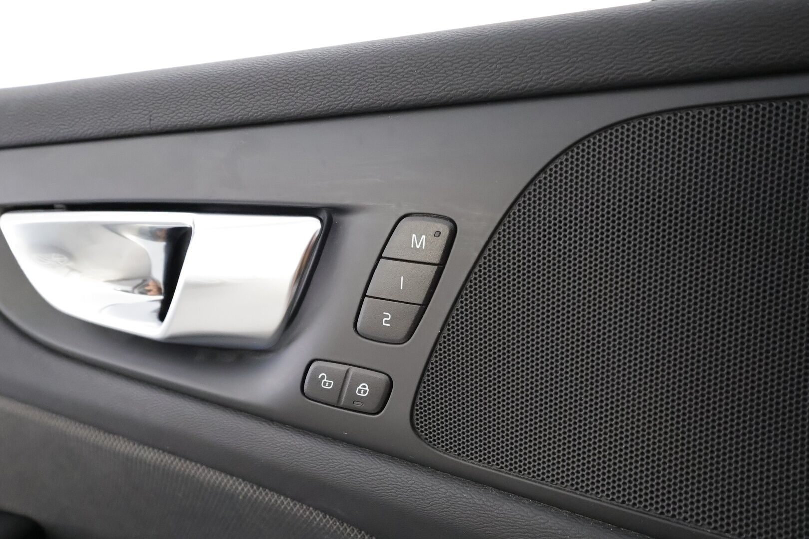 Volvo V60 2023 T8 AWD Long Range High Performance Plus Dark aut - | ACC | Sporttipenkit muistilla | Full-LED Active | Pilot Assist | BLIS | Puolinahat | Keyless | P.kamera | Lämm. ratti | 2x renkaat aluin | 1-om suomiauto |