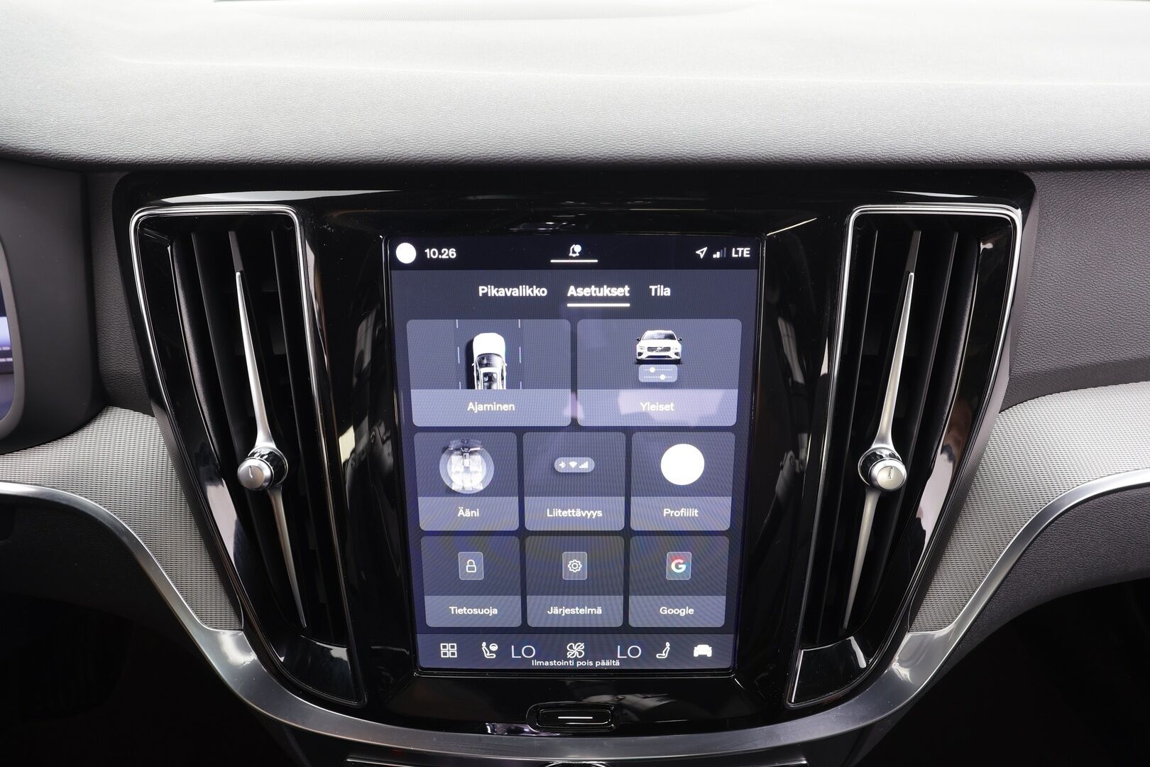 Volvo V60 2023 T8 AWD Long Range High Performance Plus Dark aut - | ACC | Sporttipenkit muistilla | Full-LED Active | Pilot Assist | BLIS | Puolinahat | Keyless | P.kamera | Lämm. ratti | 2x renkaat aluin | 1-om suomiauto |
