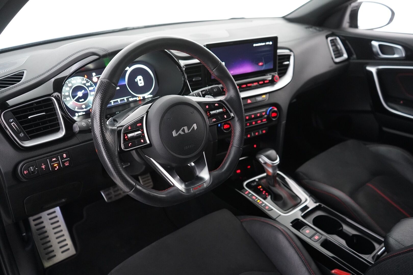 Kia ProCeed 2023 1,6 T-GDI 204hv GT Business Premium DCT - Webasto | GT-Line | JBL | ACC | LED | Kamera | Muistipenkki | Ohjauspyörän lämmitys | Kaistavahti | Viimeisin huolto 88tkm | Suomi-auto | Kahdet renkaat aluvantein