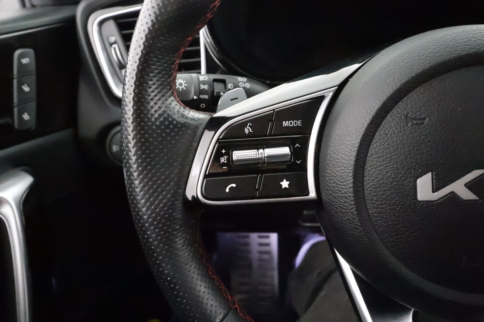 Kia ProCeed 2023 1,6 T-GDI 204hv GT Business Premium DCT - Webasto | GT-Line | JBL | ACC | LED | Kamera | Muistipenkki | Ohjauspyörän lämmitys | Kaistavahti | Viimeisin huolto 88tkm | Suomi-auto | Kahdet renkaat aluvantein