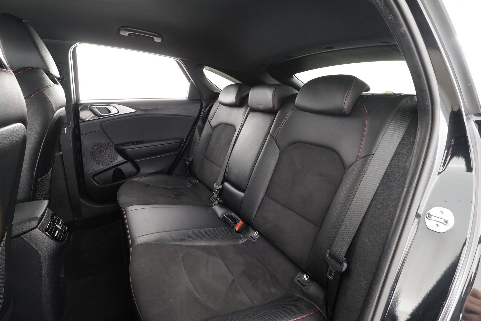 Kia ProCeed 2023 1,6 T-GDI 204hv GT Business Premium DCT - Webasto | GT-Line | JBL | ACC | LED | Kamera | Muistipenkki | Ohjauspyörän lämmitys | Kaistavahti | Viimeisin huolto 88tkm | Suomi-auto | Kahdet renkaat aluvantein