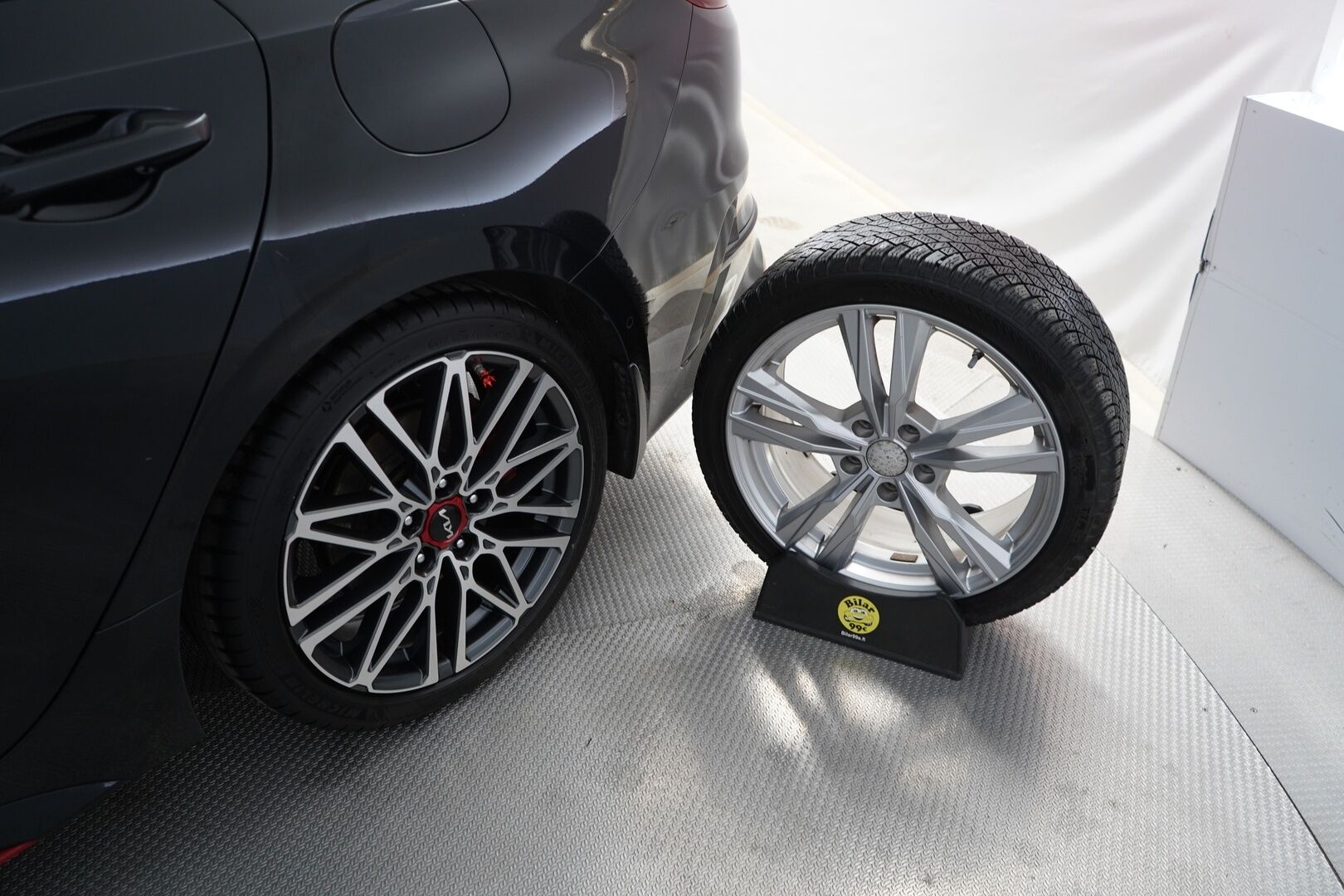 Kia ProCeed 2023 1,6 T-GDI 204hv GT Business Premium DCT - Webasto | GT-Line | JBL | ACC | LED | Kamera | Muistipenkki | Ohjauspyörän lämmitys | Kaistavahti | Viimeisin huolto 88tkm | Suomi-auto | Kahdet renkaat aluvantein