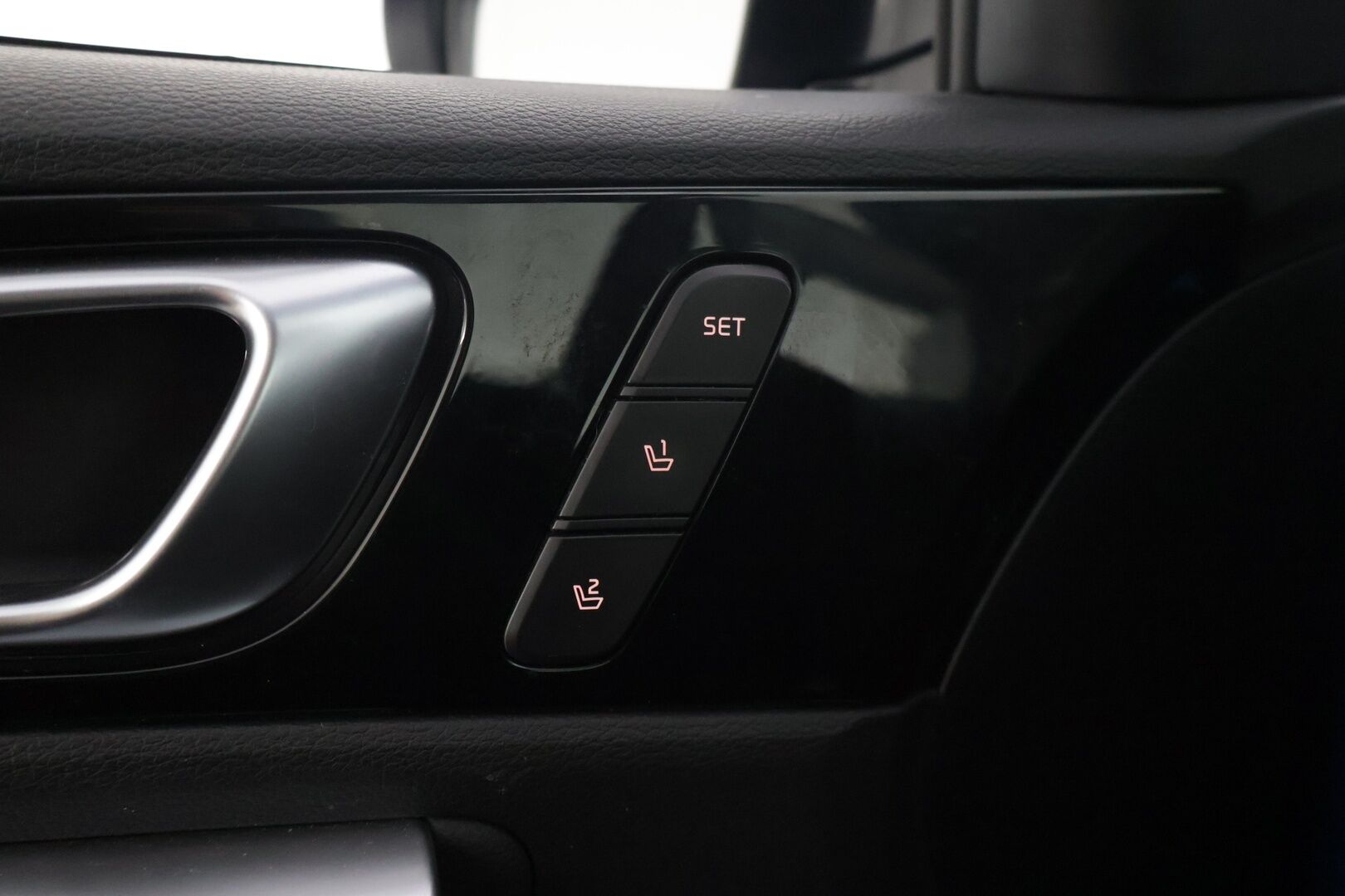 Kia Ceed 2023 1,6 GDI Plug-In Hybrid Business Premium SW DCT * Adapt. vakkari / P. Kamera / BLIS / Ilm. Nahat / Muistipenkki / Keyless / LED * - Merkkihuollettu 1 om. Suomi-auto / Kahdet renkaat Kian alumiinivanteilla! / Lohkolämmitin 