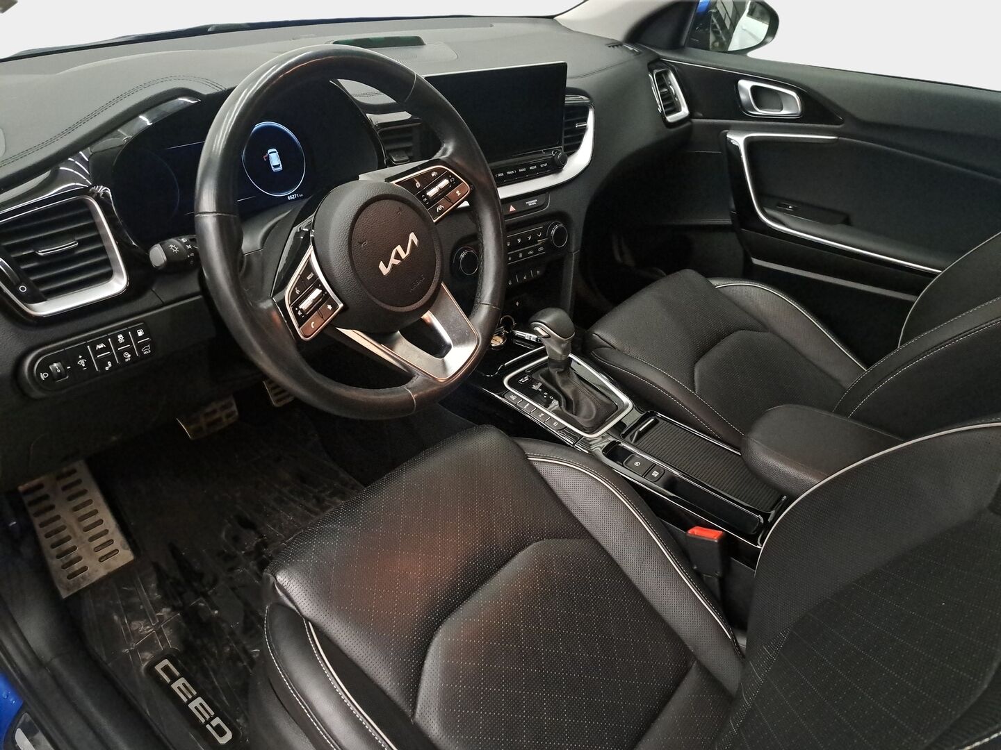 Kia Ceed 2023 1,6 GDI Plug-In Hybrid Business Premium SW DCT * Adapt. vakkari / P. Kamera / BLIS / Ilm. Nahat / Muistipenkki / Keyless / LED * - Merkkihuollettu 1 om. Suomi-auto / Kahdet renkaat Kian alumiinivanteilla! / Lohkolämmitin 