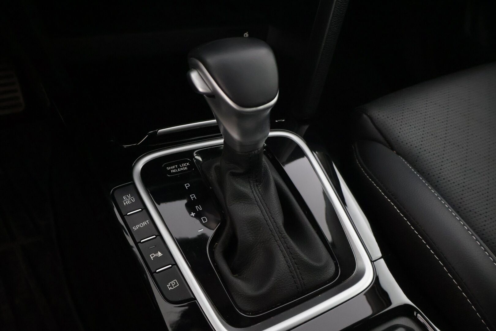 Kia Ceed 2023 1,6 GDI Plug-In Hybrid Business Premium SW DCT * Adapt. vakkari / P. Kamera / BLIS / Ilm. Nahat / Muistipenkki / Keyless / LED * - Merkkihuollettu 1 om. Suomi-auto / Kahdet renkaat Kian alumiinivanteilla! / Lohkolämmitin 