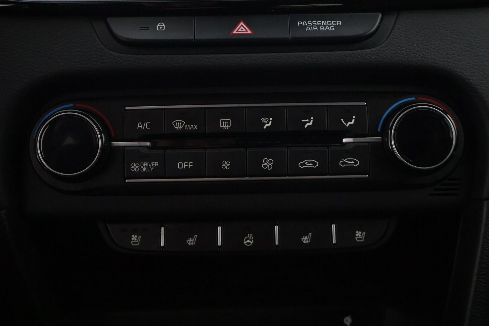 Kia Ceed 2023 1,6 GDI Plug-In Hybrid Business Premium SW DCT * Adapt. vakkari / P. Kamera / BLIS / Ilm. Nahat / Muistipenkki / Keyless / LED * - Merkkihuollettu 1 om. Suomi-auto / Kahdet renkaat Kian alumiinivanteilla! / Lohkolämmitin 