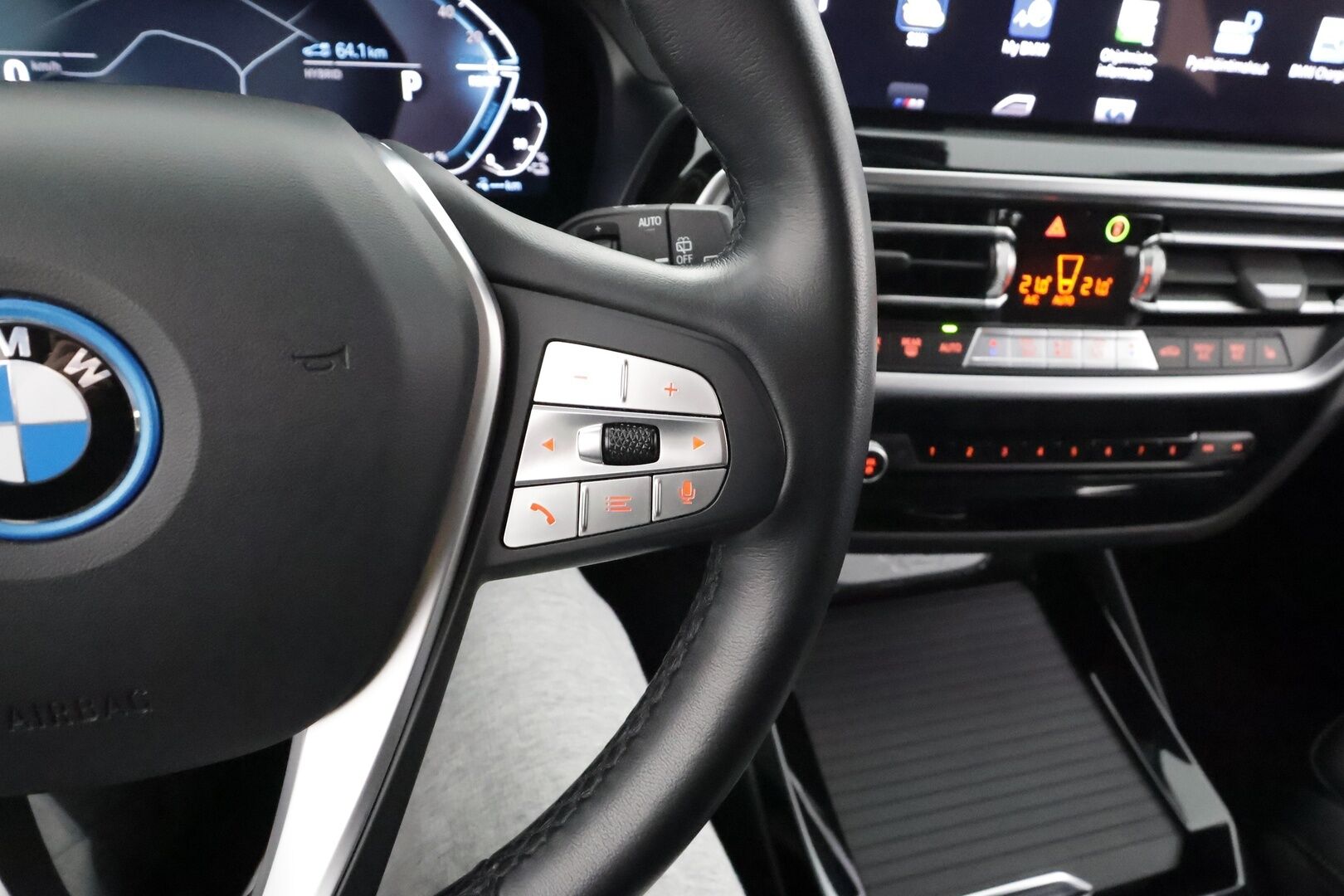 BMW X3 2023 G01 xDrive 30e A Charged Edition * ACC / P.kamera / Muistipenkki / Hifi / Sporttinahat / LED / Navi / Sähköluukku * - 1.Om Suomi-auto / Akku kuntotarkastettu / Kahdet renkaat aluvanteilla / Merkkihuollettu