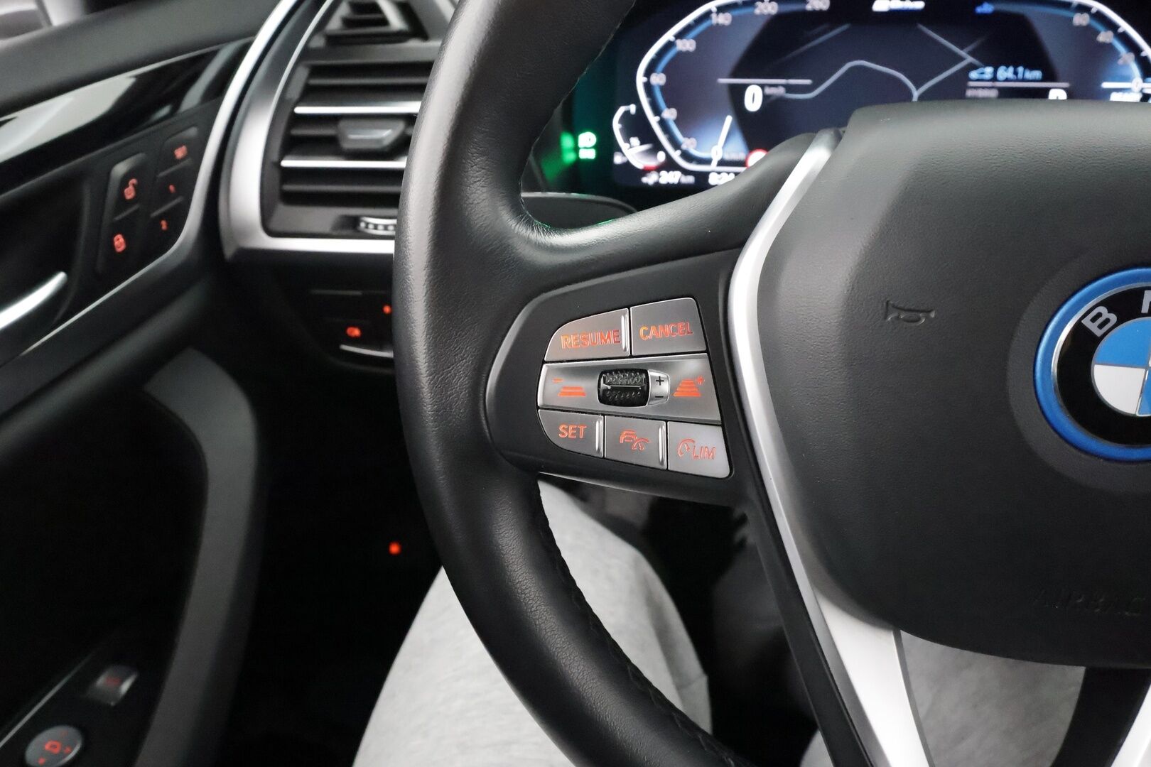 BMW X3 2023 G01 xDrive 30e A Charged Edition * ACC / P.kamera / Muistipenkki / Hifi / Sporttinahat / LED / Navi / Sähköluukku * - 1.Om Suomi-auto / Akku kuntotarkastettu / Kahdet renkaat aluvanteilla / Merkkihuollettu