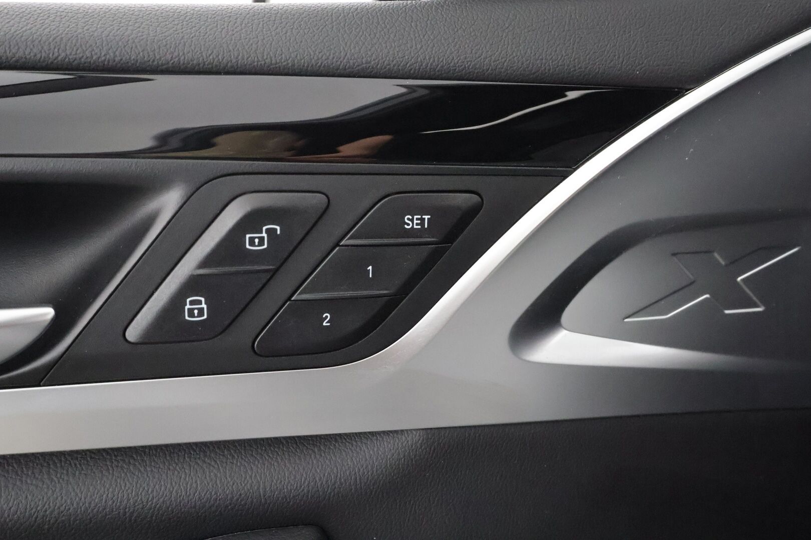 BMW X3 2023 G01 xDrive 30e A Charged Edition * ACC / P.kamera / Muistipenkki / Hifi / Sporttinahat / LED / Navi / Sähköluukku * - 1.Om Suomi-auto / Akku kuntotarkastettu / Kahdet renkaat aluvanteilla / Merkkihuollettu