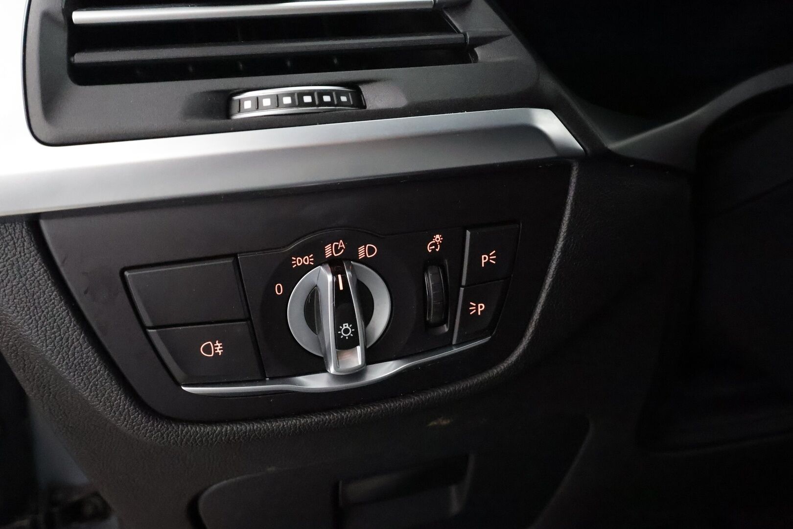 BMW X3 2023 G01 xDrive 30e A Charged Edition * ACC / P.kamera / Muistipenkki / Hifi / Sporttinahat / LED / Navi / Sähköluukku * - 1.Om Suomi-auto / Akku kuntotarkastettu / Kahdet renkaat aluvanteilla / Merkkihuollettu