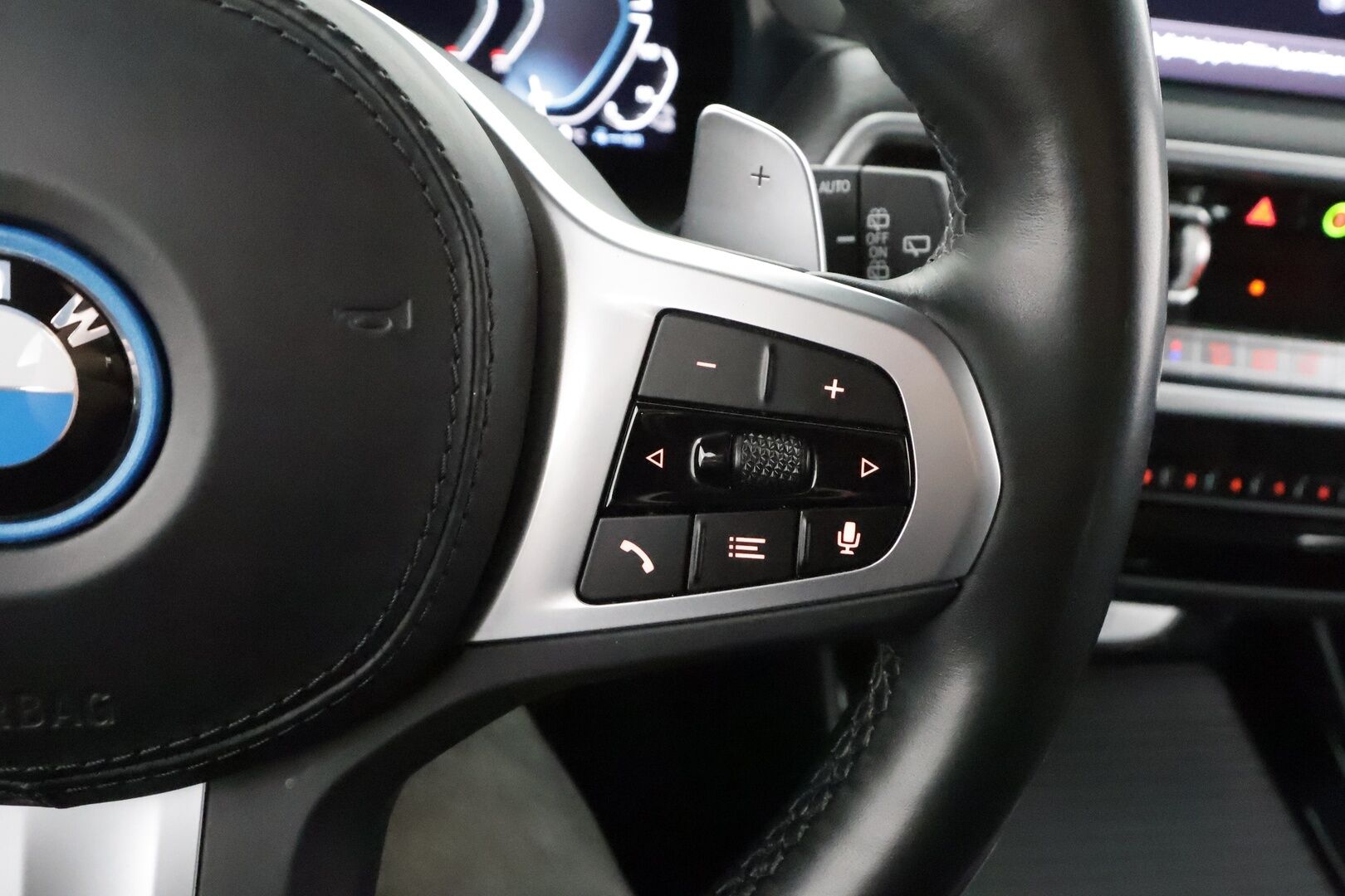 BMW X3 2023 G01 xDrive 30e A Charged Edition M-Sport ** Nahkasisusta / P-Kamera / LED / Hifi ** - 1.om Suomi-auto / Merkkihuollettu / 2x vanteet