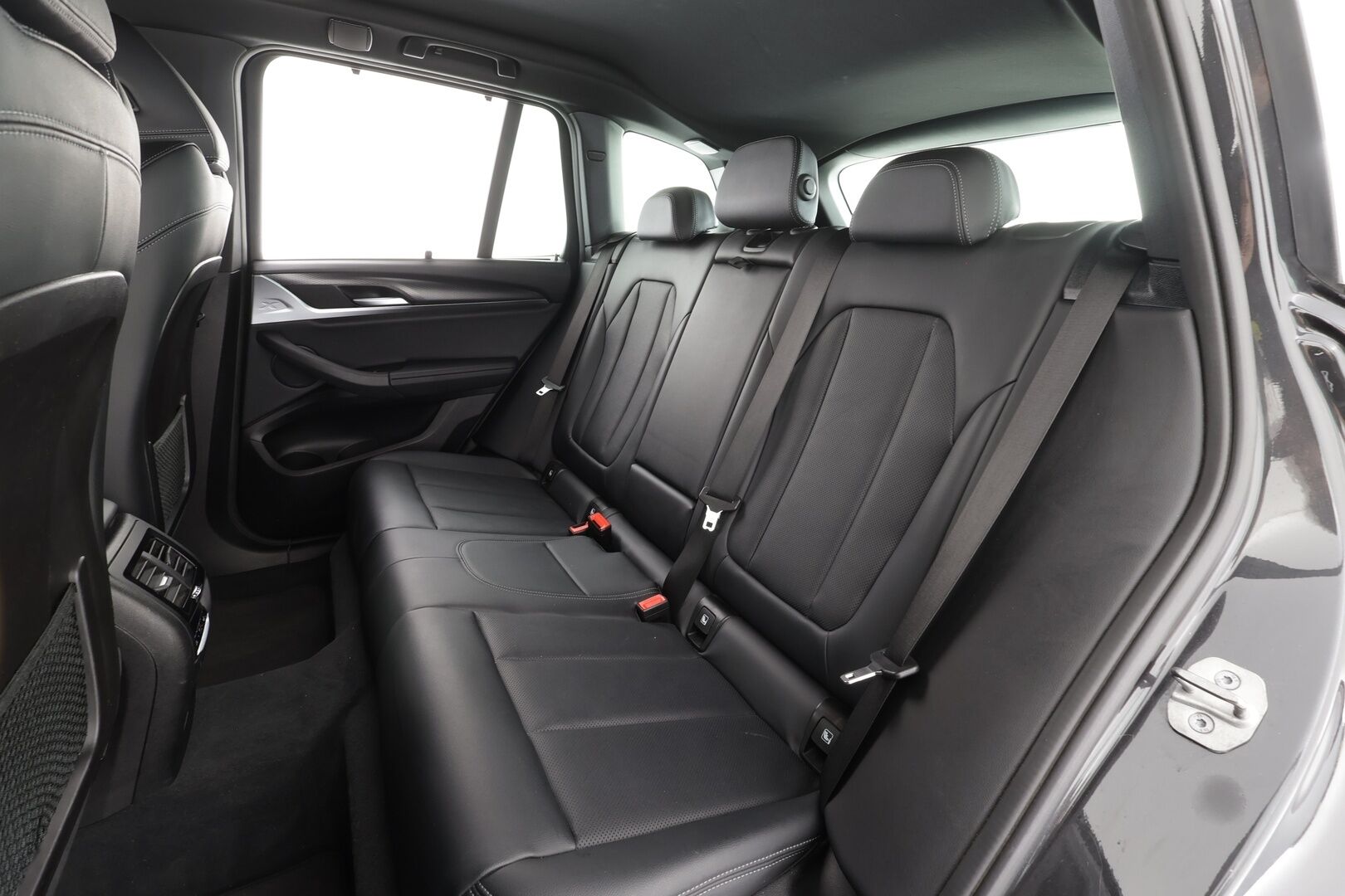 BMW X3 2023 G01 xDrive 30e A Charged Edition M-Sport ** Nahkasisusta / P-Kamera / LED / Hifi ** - 1.om Suomi-auto / Merkkihuollettu / 2x vanteet