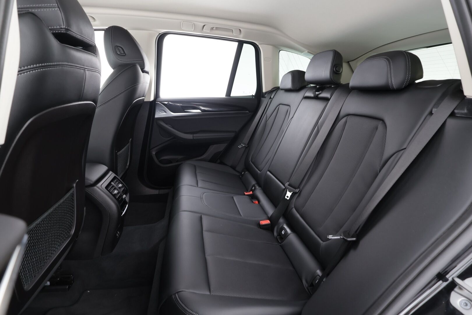 BMW X3 2023 G01 xDrive 30e A Charged Edition * ACC / P.kamera / Hifi / Koukku / Sporttinahat / Sähköluukku / Navi * - 1.Om Suomi-auto / Kahdet renkaat aluvanteilla / Merkkihuollettu