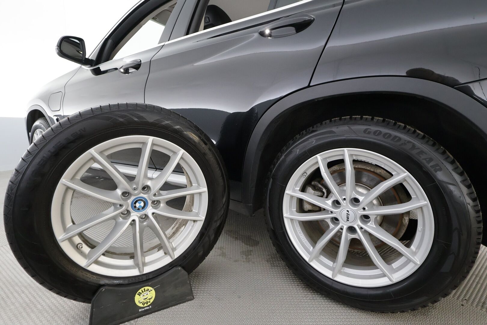 BMW X3 2023 G01 xDrive 30e A Charged Edition * ACC / P.kamera / Hifi / Koukku / Sporttinahat / Sähköluukku / Navi * - 1.Om Suomi-auto / Kahdet renkaat aluvanteilla / Merkkihuollettu