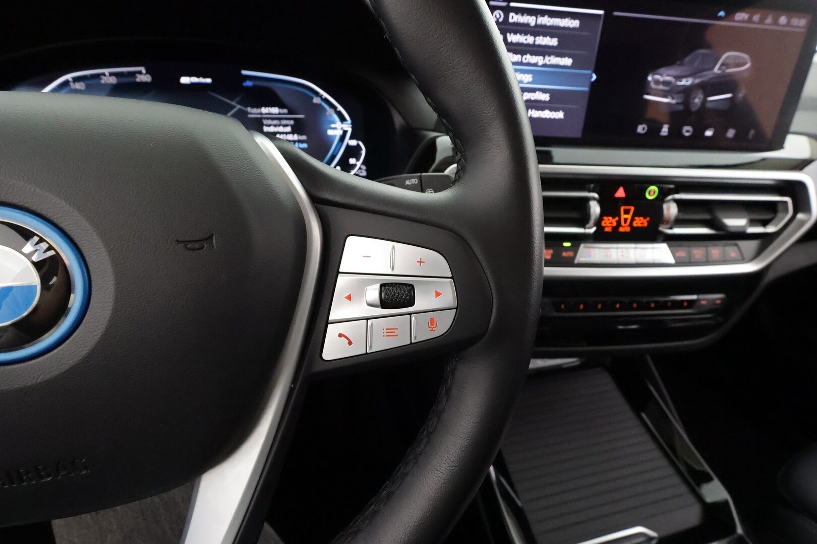 BMW X3 2023 G01 xDrive 30e A Charged Edition * ACC / P.kamera / Hifi / Koukku / Sporttinahat / Sähköluukku / Navi * - 1.Om Suomi-auto / Kahdet renkaat aluvanteilla / Merkkihuollettu