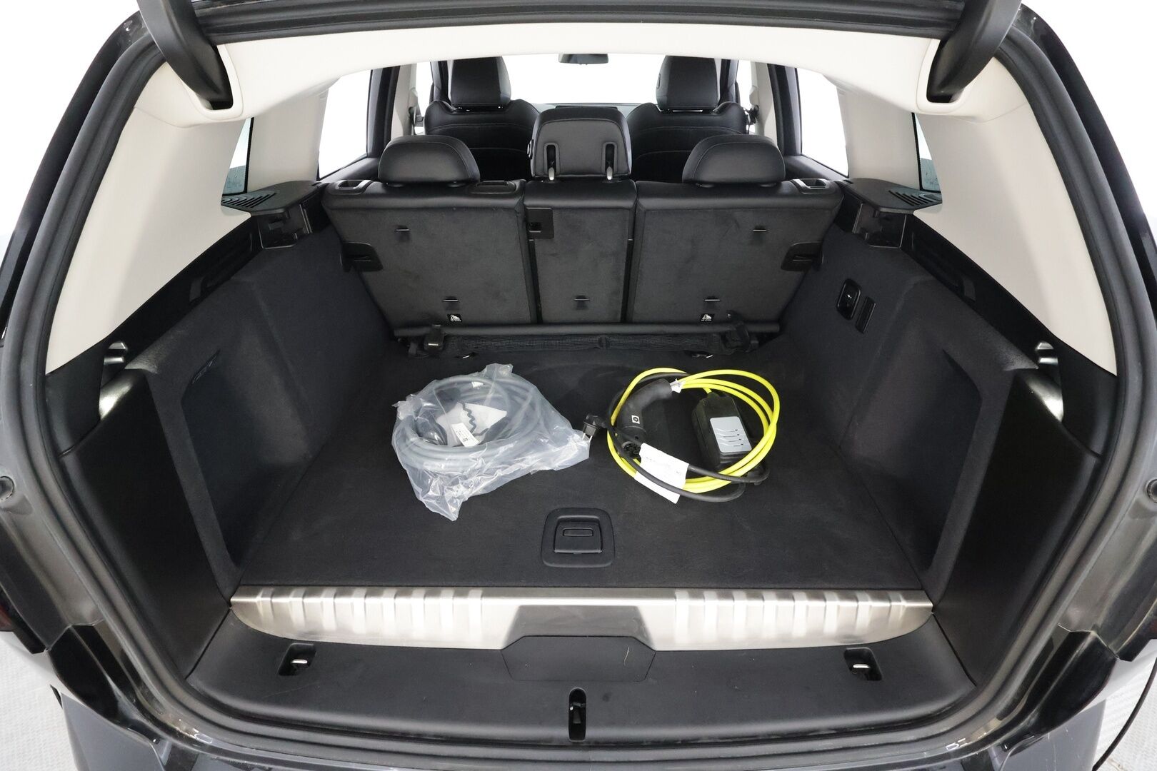 BMW X3 2023 G01 xDrive 30e A Charged Edition * ACC / P.kamera / Hifi / Koukku / Sporttinahat / Sähköluukku / Navi * - 1.Om Suomi-auto / Kahdet renkaat aluvanteilla / Merkkihuollettu