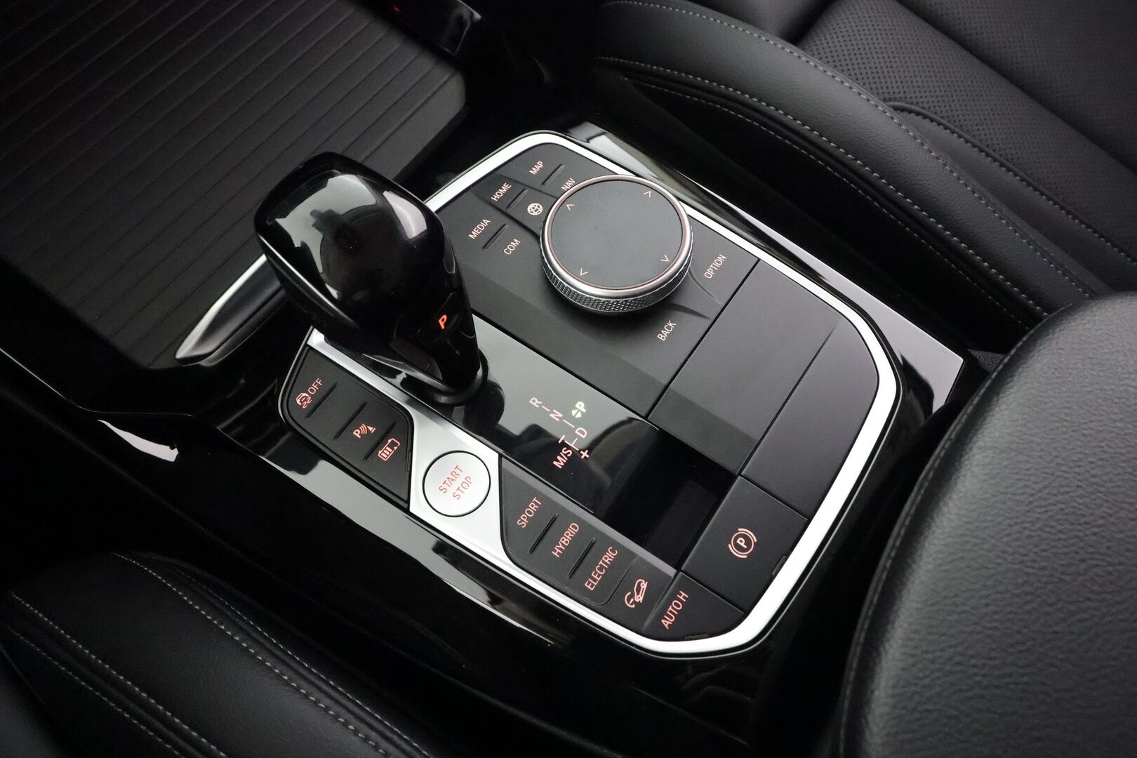 BMW X3 2023 G01 xDrive 30e A Charged Edition * ACC / P.kamera / Hifi / Koukku / Sporttinahat / Sähköluukku / Navi * - 1.Om Suomi-auto / Kahdet renkaat aluvanteilla / Merkkihuollettu