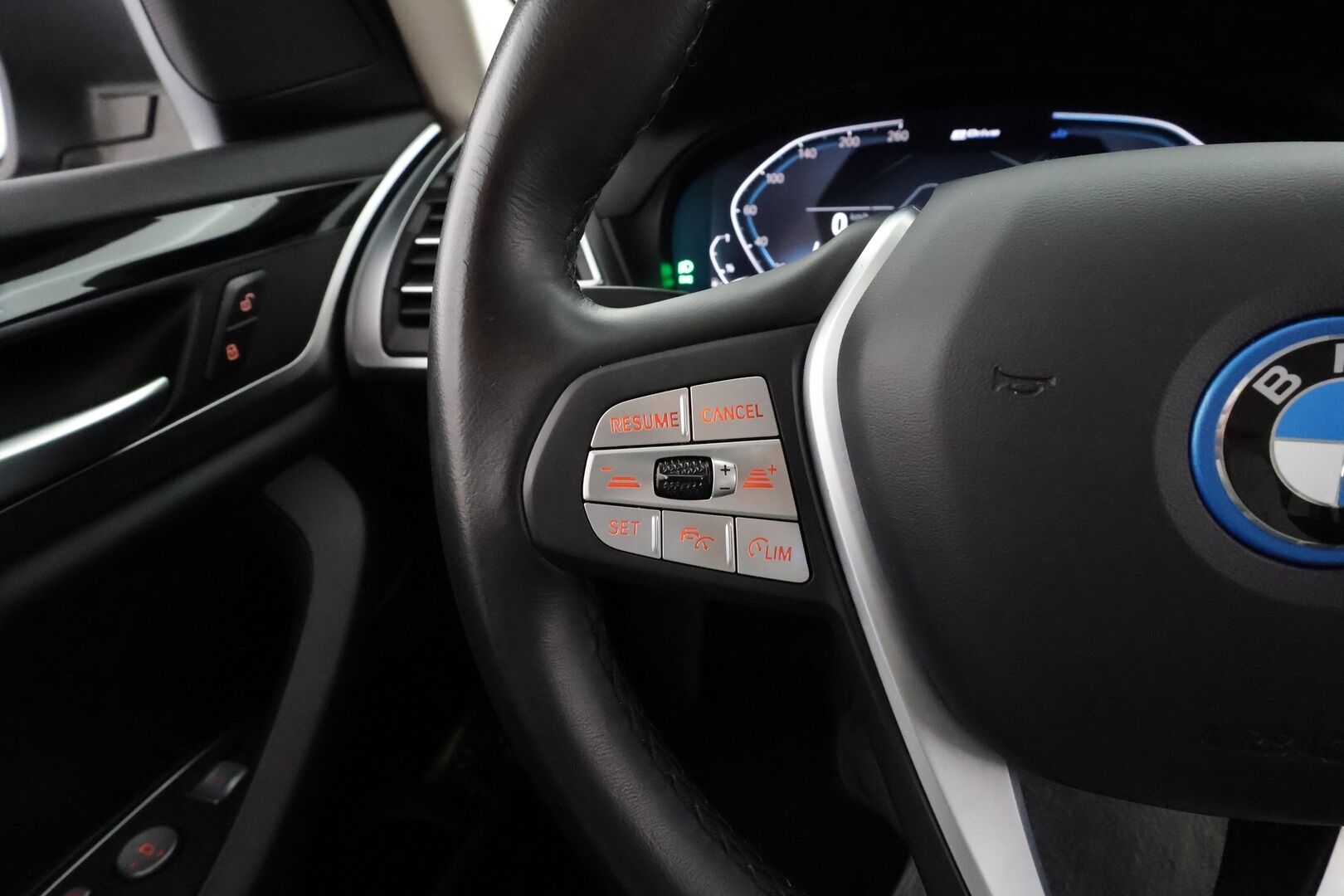 BMW X3 2023 G01 xDrive 30e A Charged Edition * ACC / P.kamera / Hifi / Koukku / Sporttinahat / Sähköluukku / Navi * - 1.Om Suomi-auto / Kahdet renkaat aluvanteilla / Merkkihuollettu