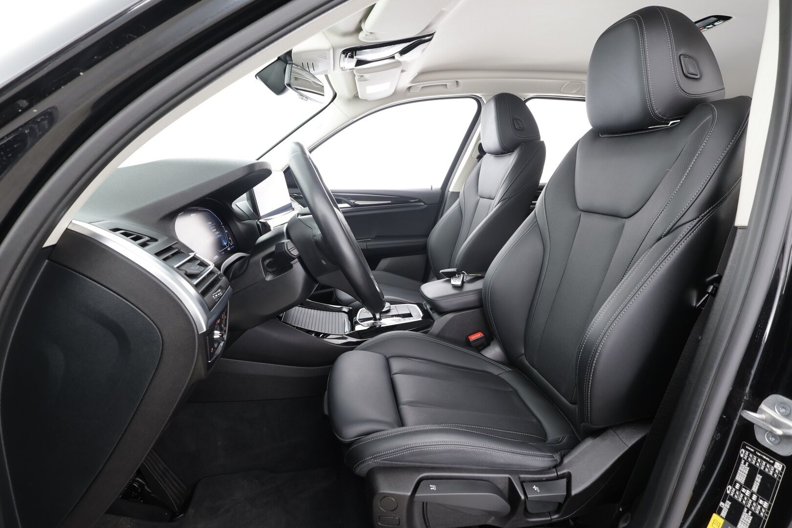 BMW X3 2023 G01 xDrive 30e A Charged Edition * ACC / P.kamera / Hifi / Koukku / Sporttinahat / Sähköluukku / Navi * - 1.Om Suomi-auto / Kahdet renkaat aluvanteilla / Merkkihuollettu