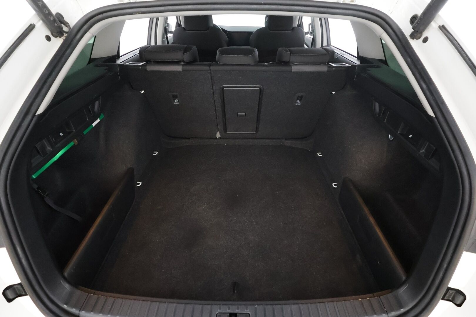 Skoda Octavia 2023 Combi 2.0 TDI 150 Ambition Nordic Edition DSG * Webasto / LED / Vakkari / Kaistavahti / Keyless * - 1.Om Suomi-auto / Kahdet renkaat