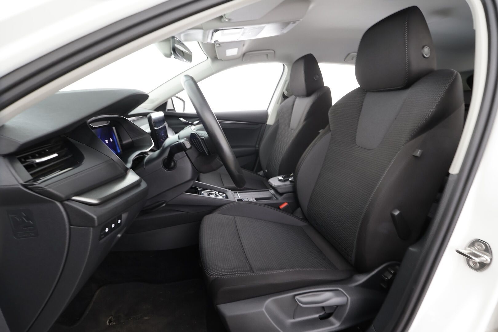 Skoda Octavia 2023 Combi 2.0 TDI 150 Ambition Nordic Edition DSG * Webasto / LED / Vakkari / Kaistavahti / Keyless * - 1.Om Suomi-auto / Kahdet renkaat