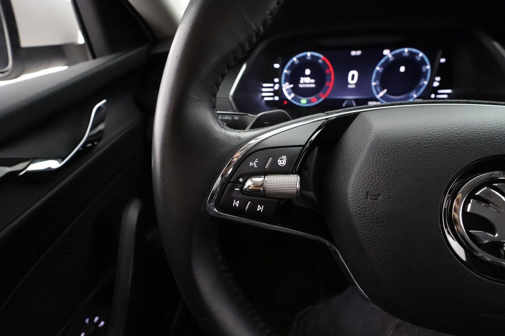 Skoda Octavia 2023 Combi 2.0 TDI 150 Ambition Nordic Edition DSG * Webasto / LED / Vakkari / Kaistavahti / Keyless * - 1.Om Suomi-auto / Kahdet renkaat