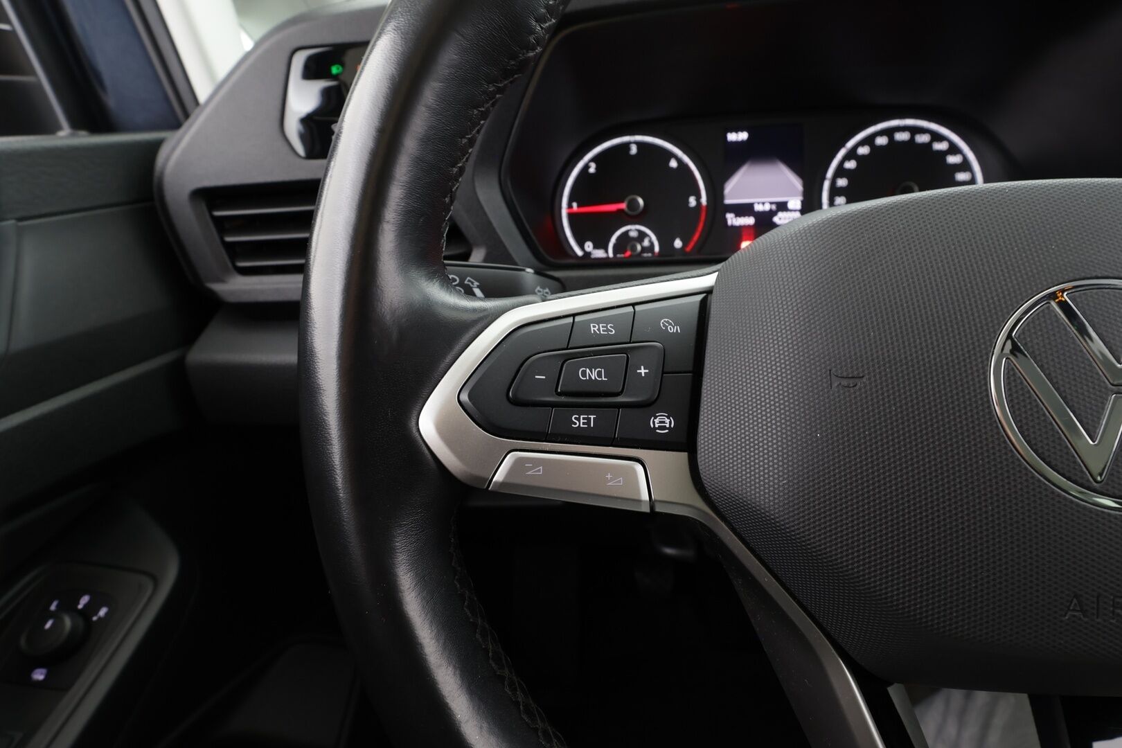 Volkswagen Caddy 2023 Family 2,0 TDI 75kW  7-P * 1.Om Suomi-auto / Vakkari / P.tutkat / Webasto / Koukku / 2xRenkaat *