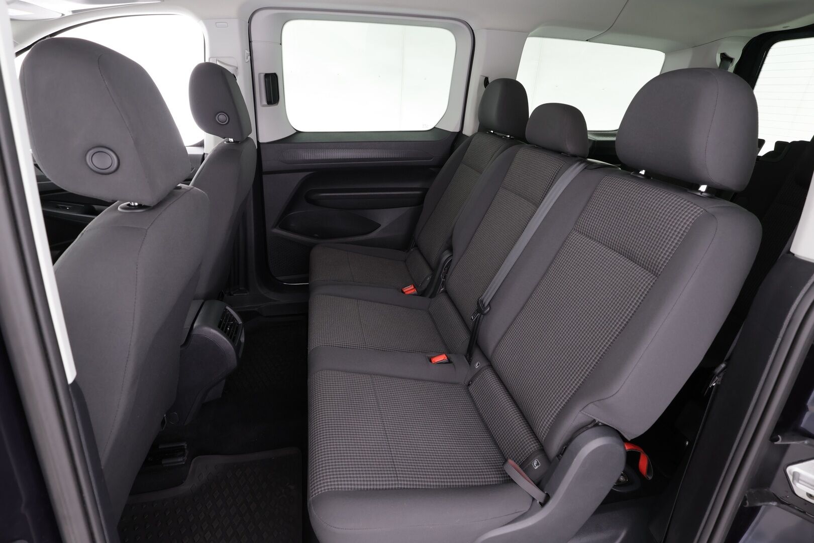 Volkswagen Caddy 2023 Family 2,0 TDI 75kW  7-P * 1.Om Suomi-auto / Vakkari / P.tutkat / Webasto / Koukku / 2xRenkaat *