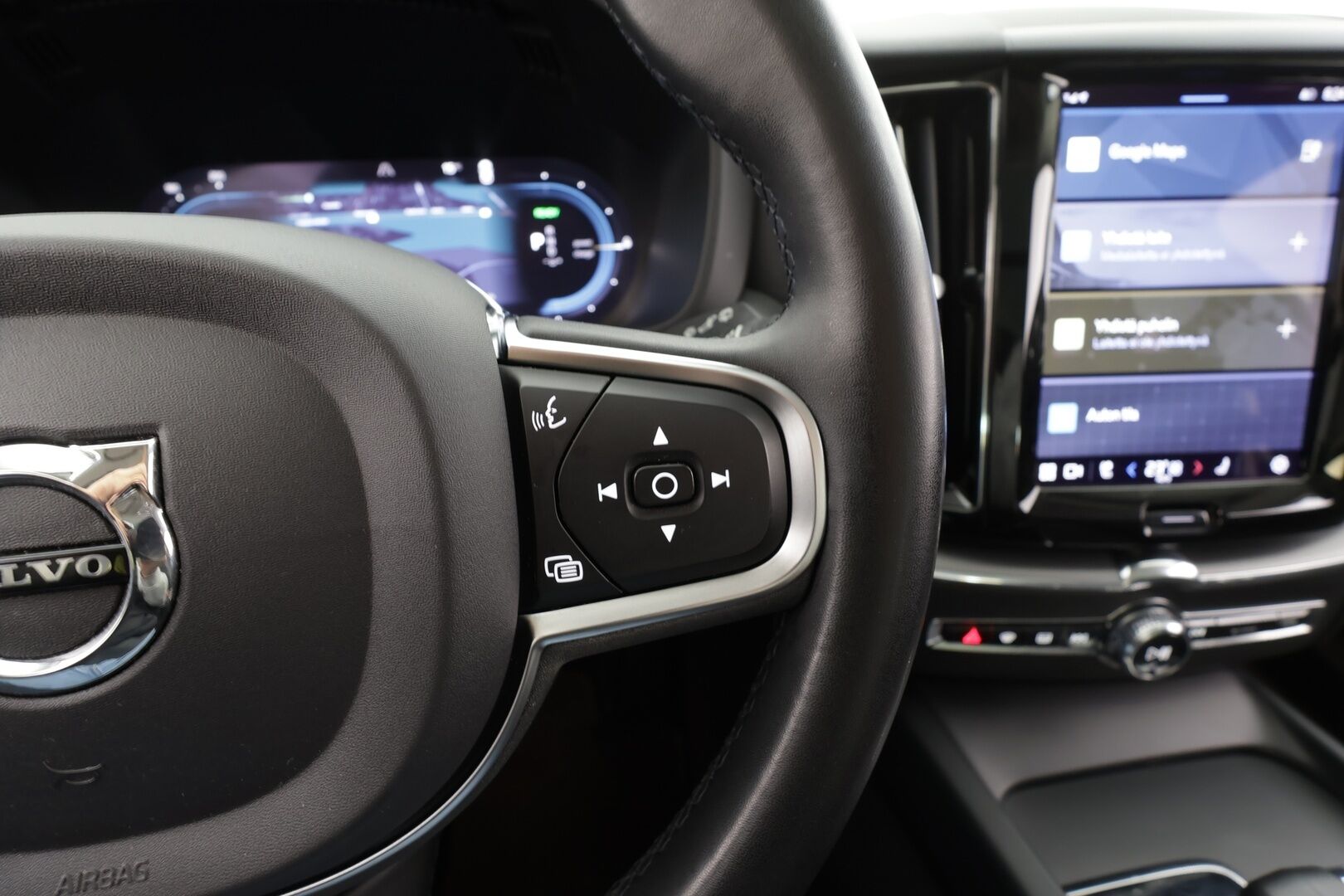 Volvo XC60 2023 T6 AWD Long Range Core aut * ACC / Webasto / Panorama / Koukku / P.Kamera / LED / Navi / Facelift / BLIS / Keyless * - 1.Om Suomi-auto / Kahdet renkaat aluvanteilla / Merkkihuollettu - HULLUT AVAJAISHULINAT KORKOTARJOUS 3,29 %