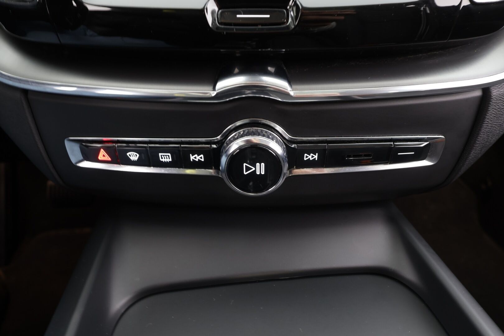 Volvo XC60 2023 T6 AWD Long Range Core aut * ACC / Webasto / Panorama / Koukku / P.Kamera / LED / Navi / Facelift / BLIS / Keyless * - 1.Om Suomi-auto / Kahdet renkaat aluvanteilla / Merkkihuollettu - HULLUT AVAJAISHULINAT KORKOTARJOUS 3,29 %