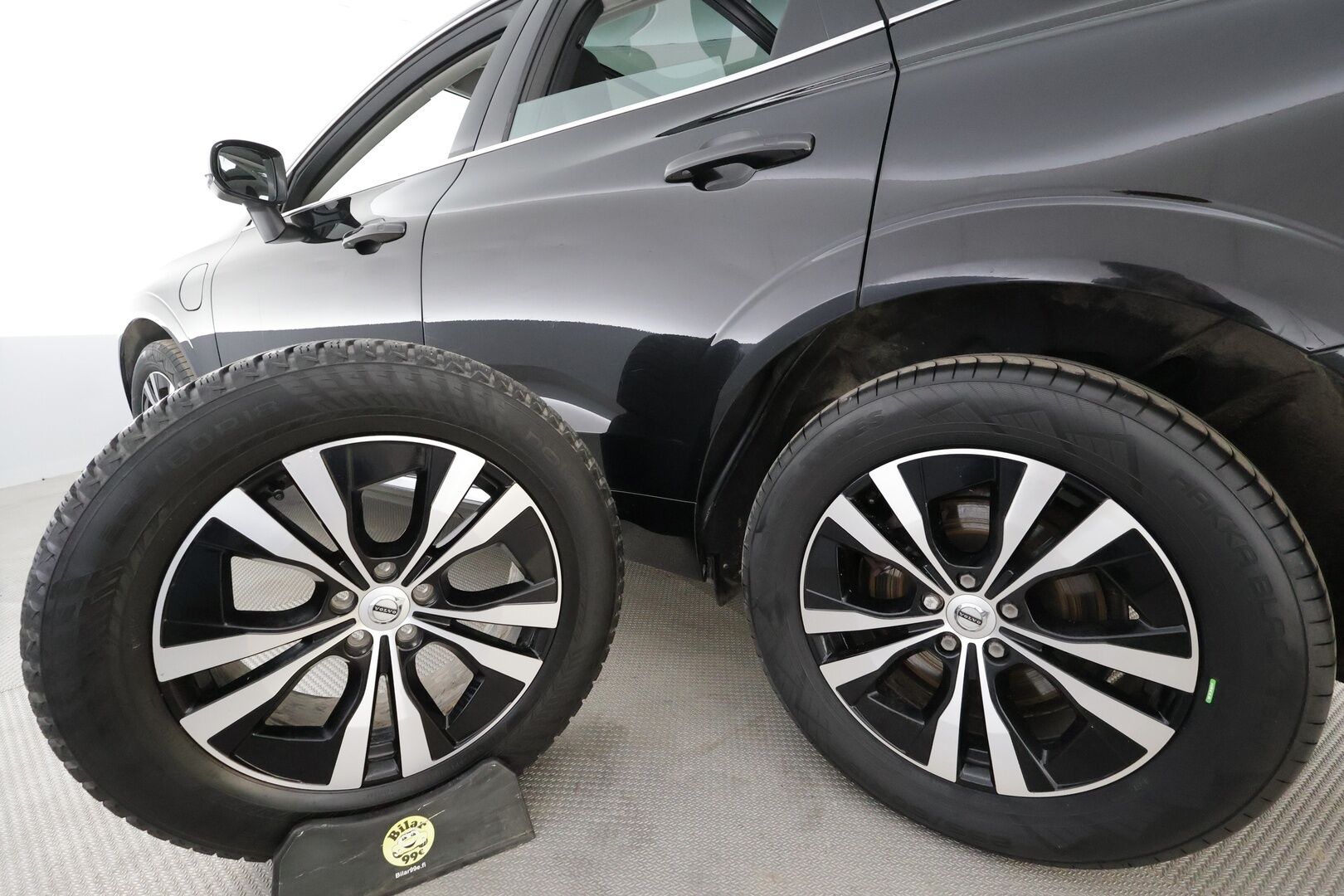 Volvo XC60 2023 T6 AWD Long Range Core aut * ACC / Webasto / Panorama / Koukku / P.Kamera / LED / Navi / Facelift / BLIS / Keyless * - 1.Om Suomi-auto / Kahdet renkaat aluvanteilla / Merkkihuollettu - HULLUT AVAJAISHULINAT KORKOTARJOUS 3,29 %