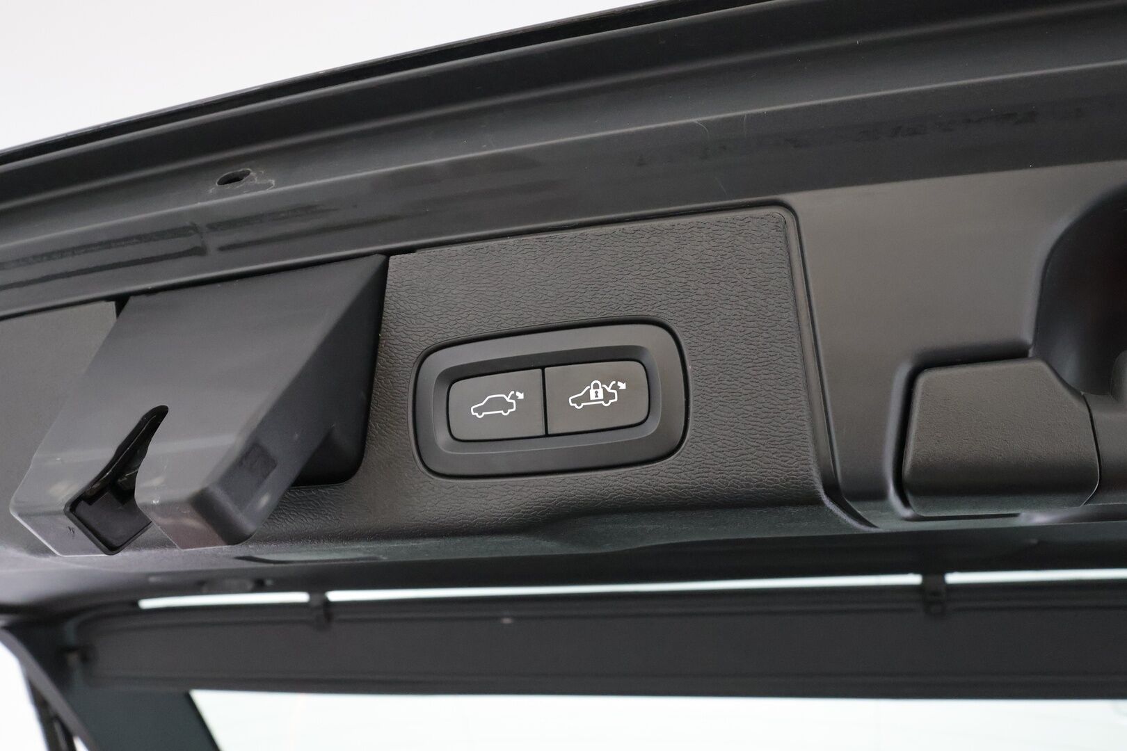 Volvo XC60 2023 T6 AWD Long Range Core aut * ACC / Webasto / Panorama / Koukku / P.Kamera / LED / Navi / Facelift / BLIS / Keyless * - 1.Om Suomi-auto / Kahdet renkaat aluvanteilla / Merkkihuollettu - HULLUT AVAJAISHULINAT KORKOTARJOUS 3,29 %