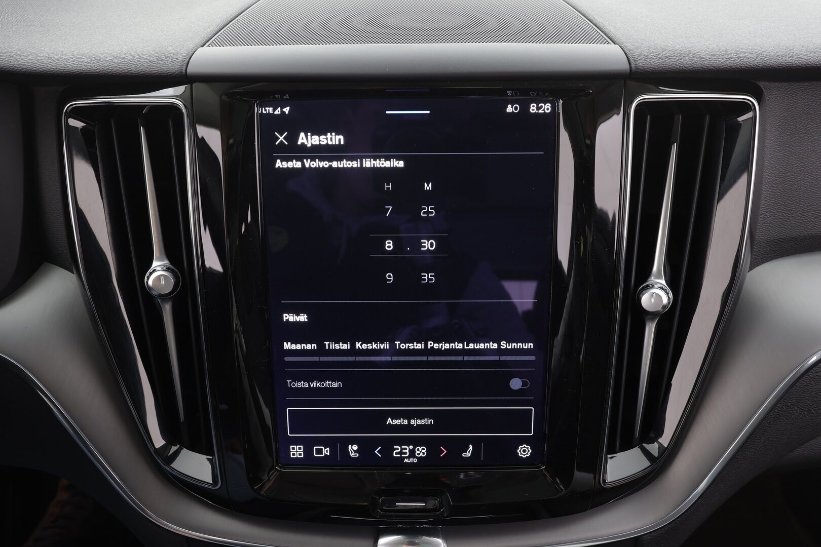 Volvo XC60 2023 T6 AWD Long Range Core aut * ACC / Webasto / Panorama / Koukku / P.Kamera / LED / Navi / Facelift / BLIS / Keyless * - 1.Om Suomi-auto / Kahdet renkaat aluvanteilla / Merkkihuollettu - HULLUT AVAJAISHULINAT KORKOTARJOUS 3,29 %