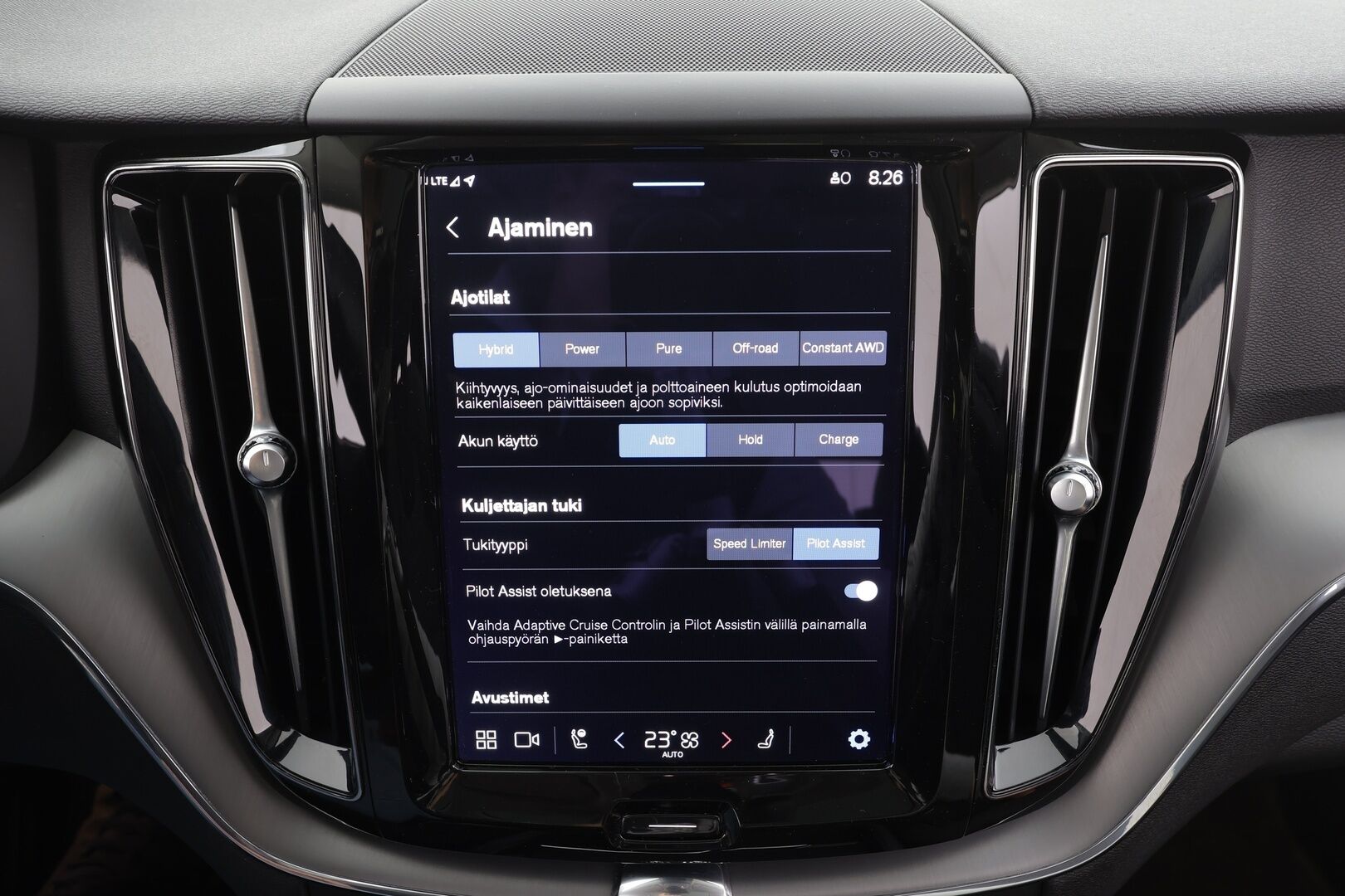 Volvo XC60 2023 T6 AWD Long Range Core aut * ACC / Webasto / Panorama / Koukku / P.Kamera / LED / Navi / Facelift / BLIS / Keyless * - 1.Om Suomi-auto / Kahdet renkaat aluvanteilla / Merkkihuollettu - HULLUT AVAJAISHULINAT KORKOTARJOUS 3,29 %