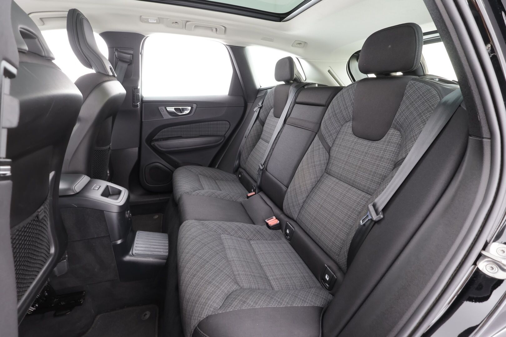 Volvo XC60 2023 T6 AWD Long Range Core aut * ACC / Webasto / Panorama / Koukku / P.Kamera / LED / Navi / Facelift / BLIS / Keyless * - 1.Om Suomi-auto / Kahdet renkaat aluvanteilla / Merkkihuollettu - HULLUT AVAJAISHULINAT KORKOTARJOUS 3,29 %