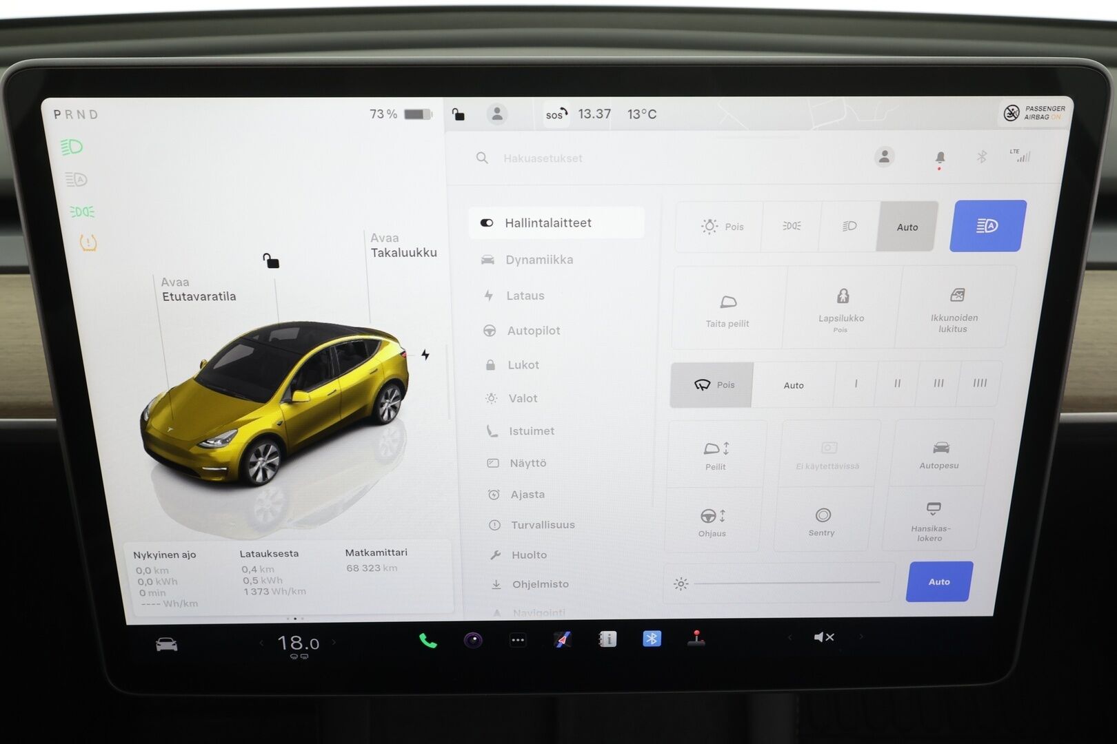 Tesla Model Y 2023 Long Range Dual Motor * Lasikatto / Koukku / ILP / ACC / Matrix-LED / Muistipenkki / P.kamera / Premium Audio / Navi * - 1-om Suomi-auto / 2x Latauskaapelit / Kahdet renkaat aluvanteilla
