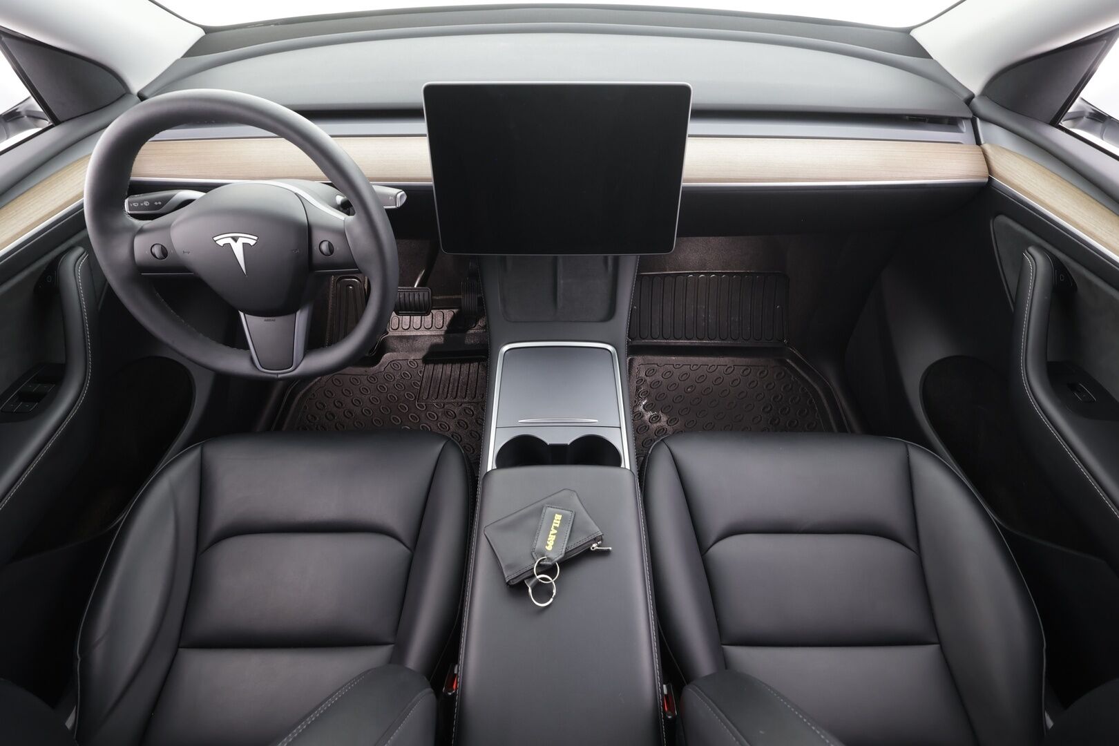 Tesla Model Y 2023 Long Range Dual Motor * Lasikatto / Koukku / ILP / ACC / Matrix-LED / Muistipenkki / P.kamera / Premium Audio / Navi * - 1-om Suomi-auto / 2x Latauskaapelit / Kahdet renkaat aluvanteilla